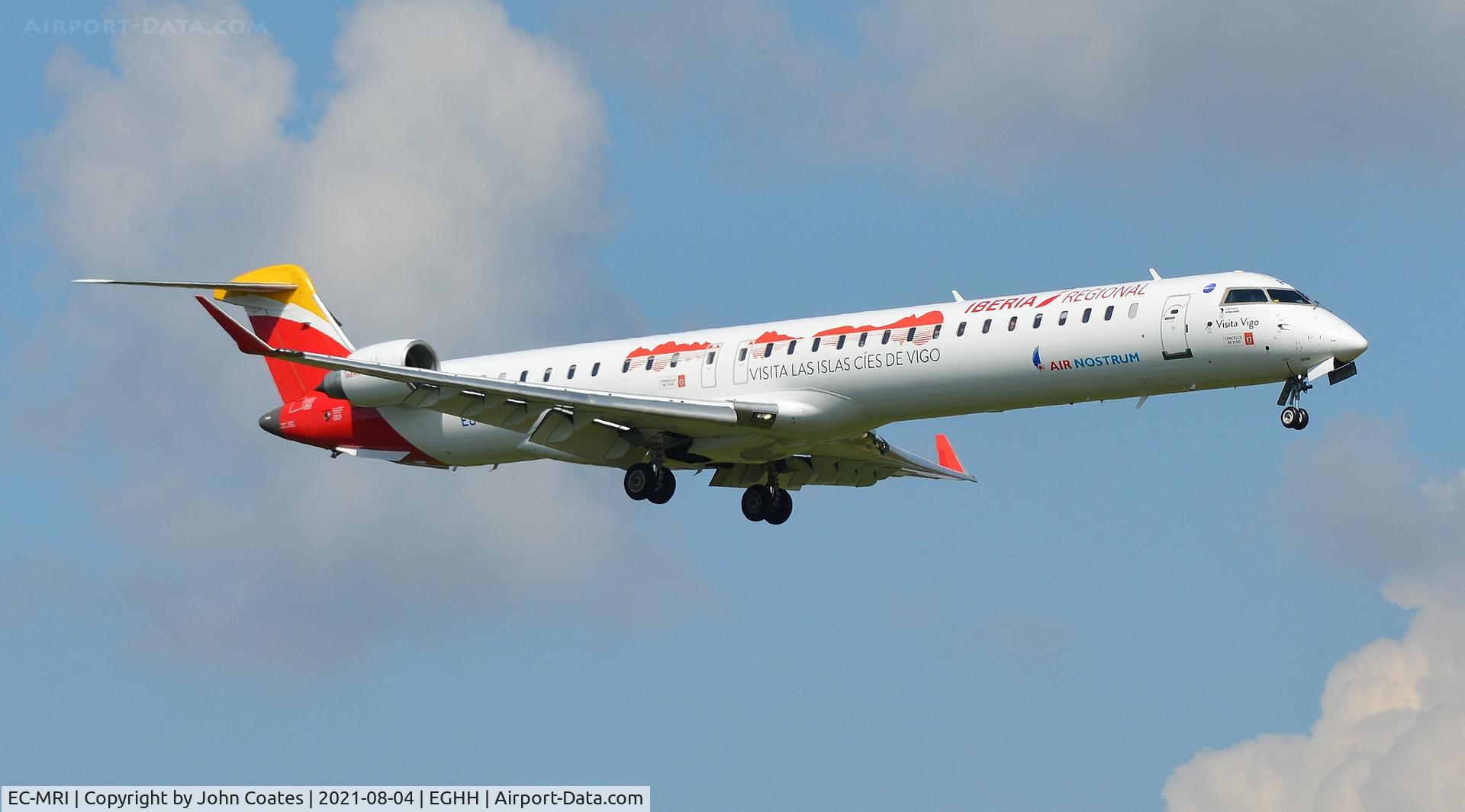 EC-MRI, 2017 Bombardier CRJ-1000 (CL-600-2E25) C/N 19056, On approach