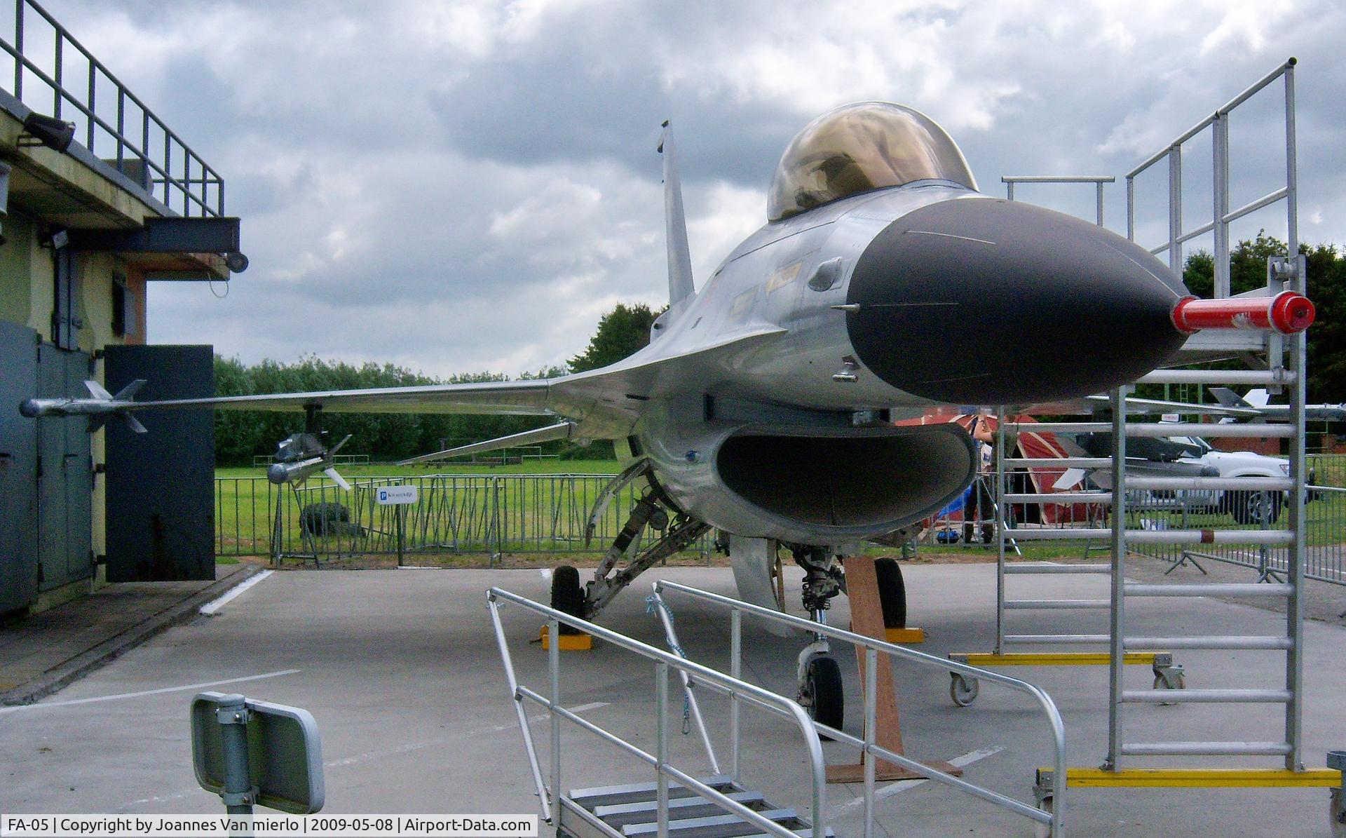 FA-05, SABCA F-16A Fighting Falcon C/N 6H-5, Semmerzake open door
