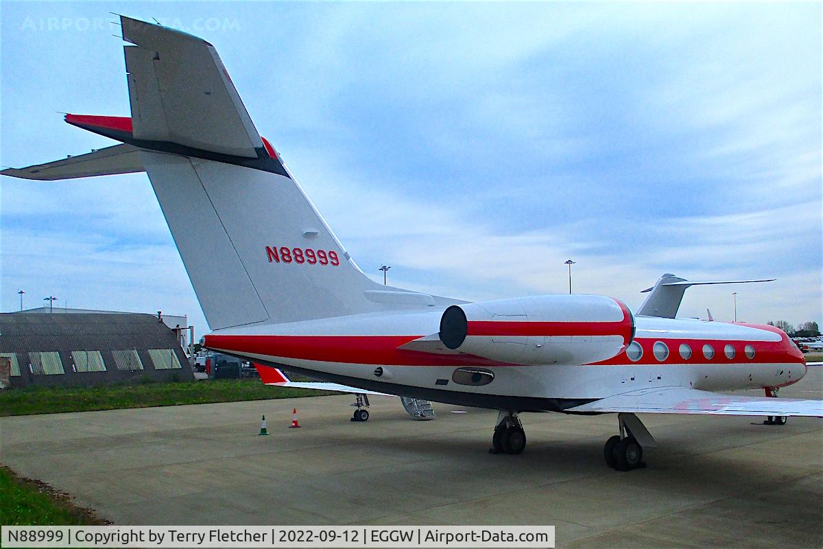 N88999, 2017 Gulfstream G450 C/N 4362, At Luton