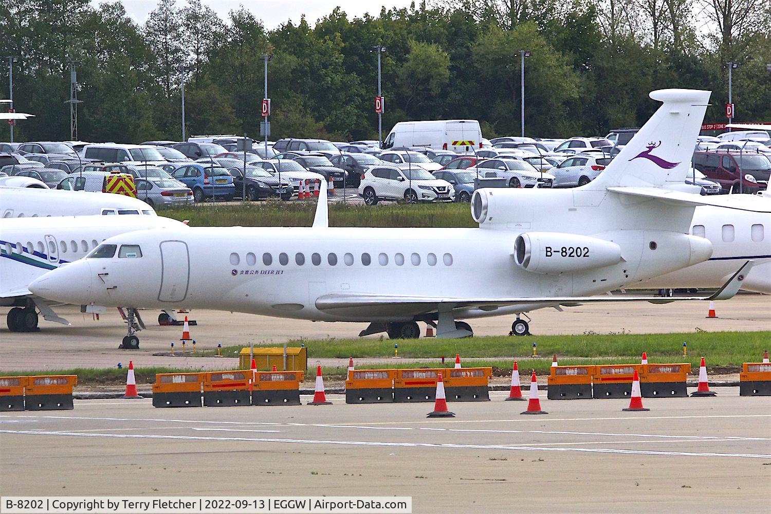 B-8202, 2012 Dassault Falcon 7X C/N 159, At Luton