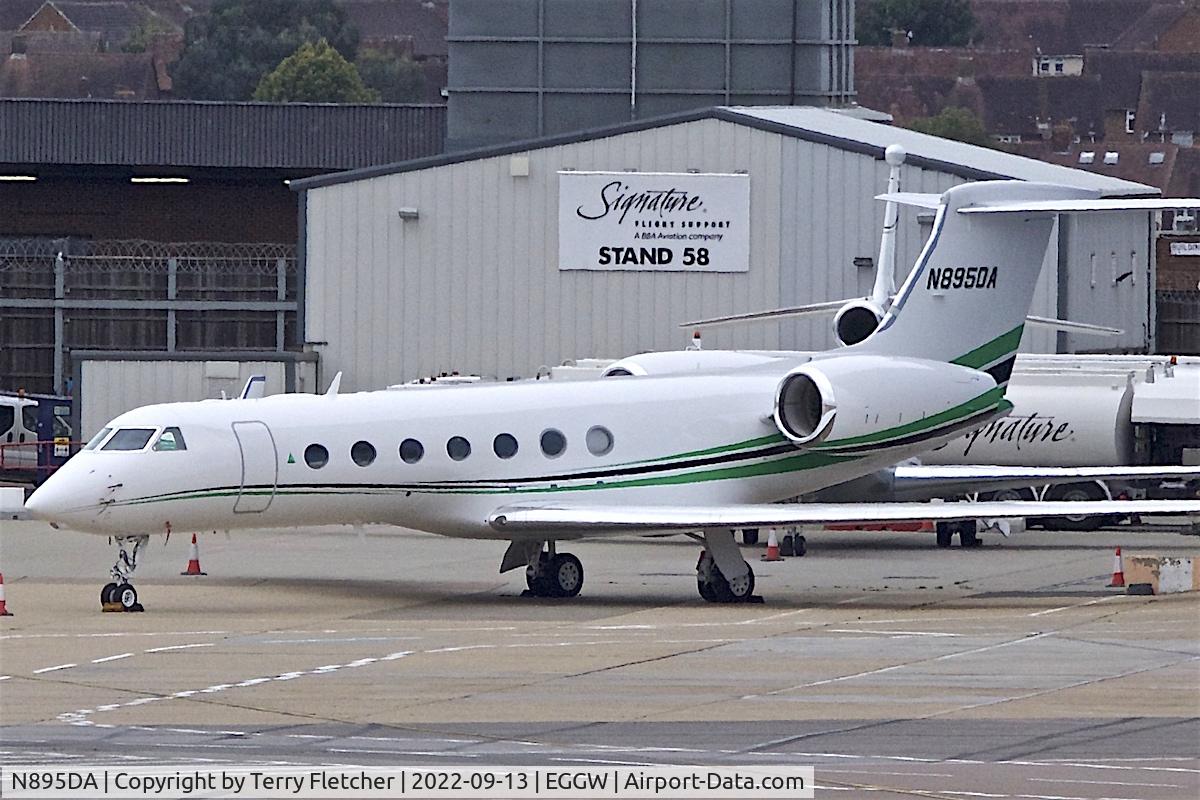 N895DA, 2013 Gulfstream GV-SP (G550) C/N 5440, At Luton