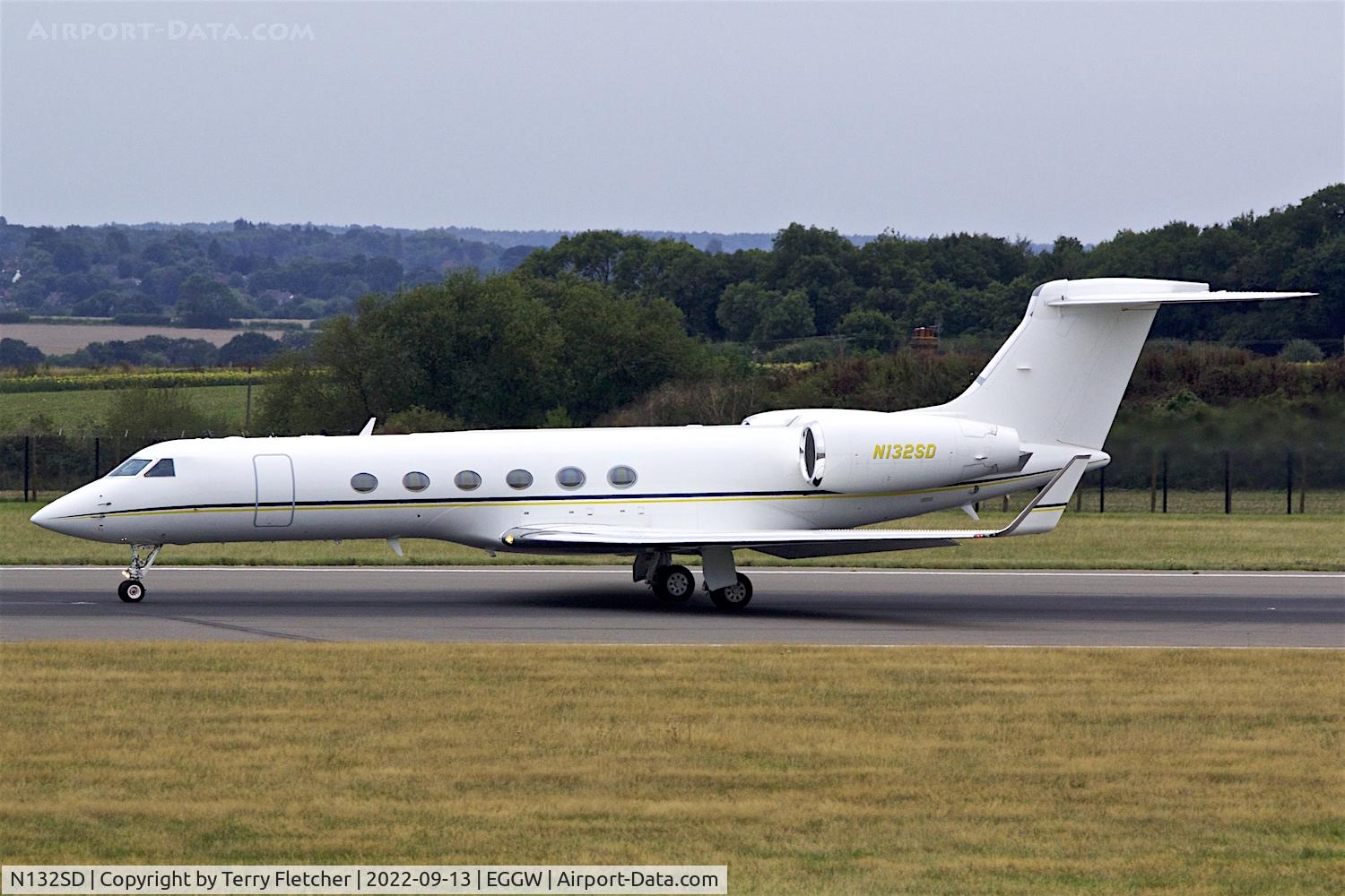 N132SD, 1998 Gulfstream Aerospace G-V C/N 537, At Luton