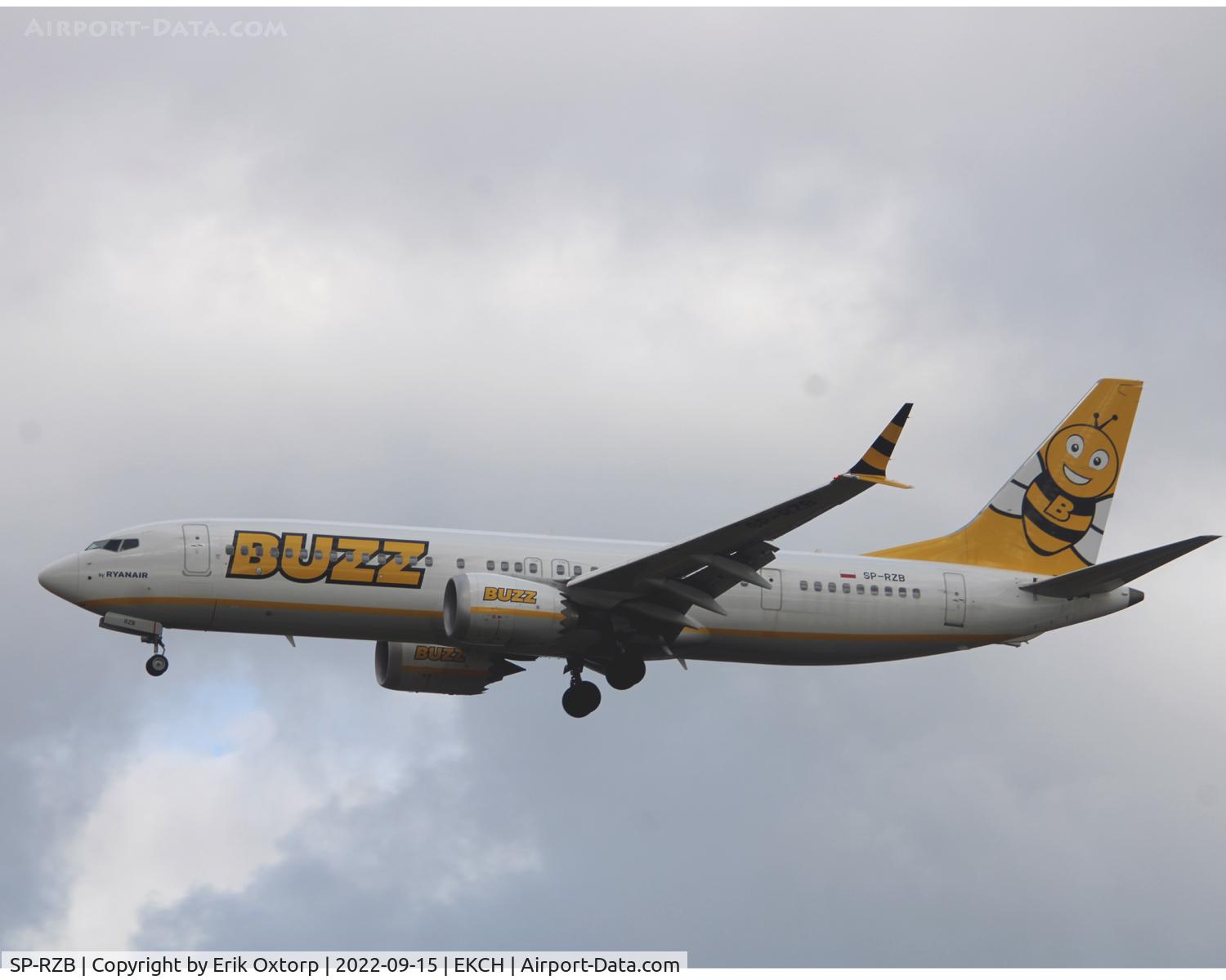 SP-RZB, 2019 Boeing 737-8-200 MAX C/N 62313, SP-RZB landing rw 22L