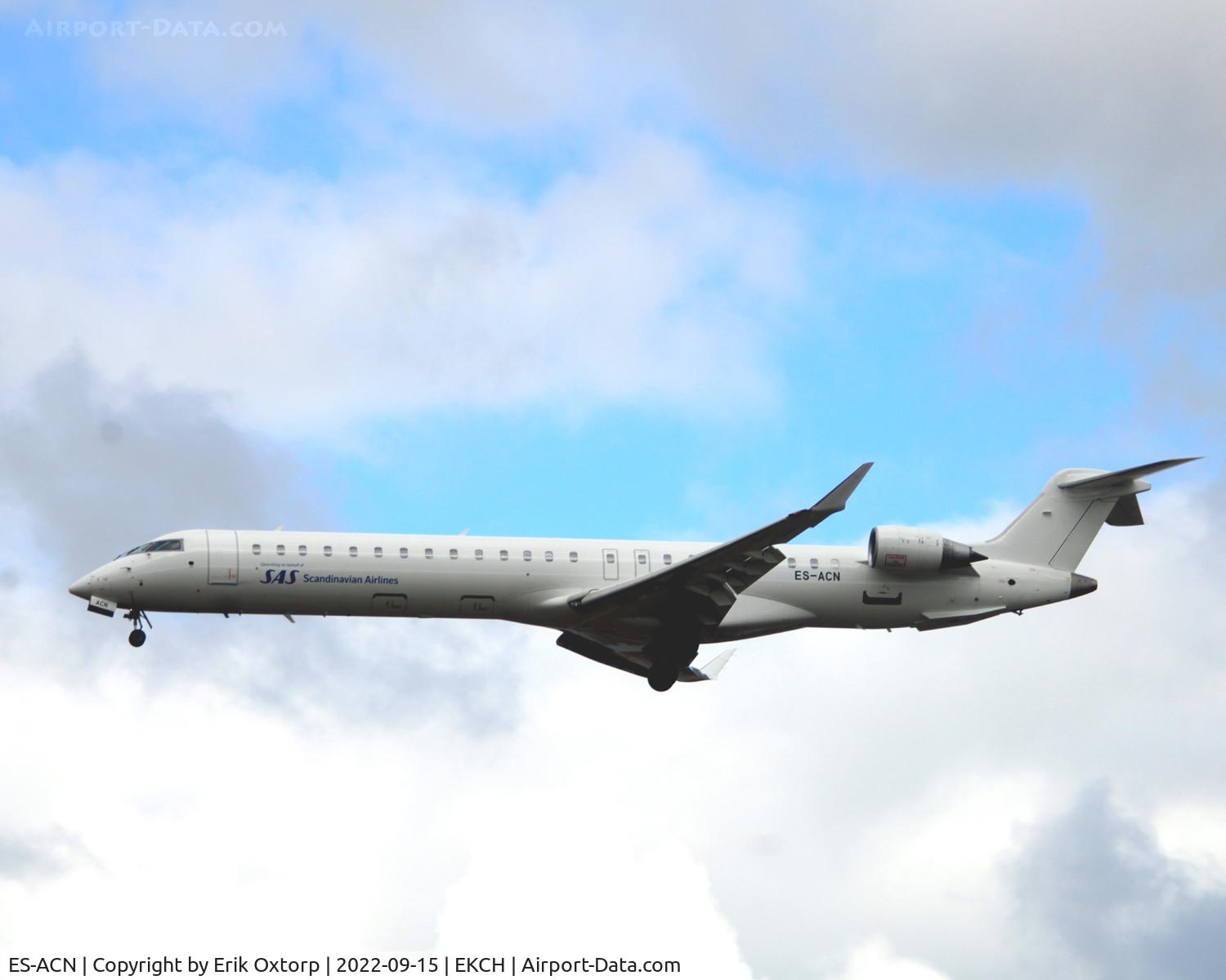 ES-ACN, 2009 Bombardier CRJ-900ER (CL-600-2D24) C/N 15237, ES-ACN landing rw 22L