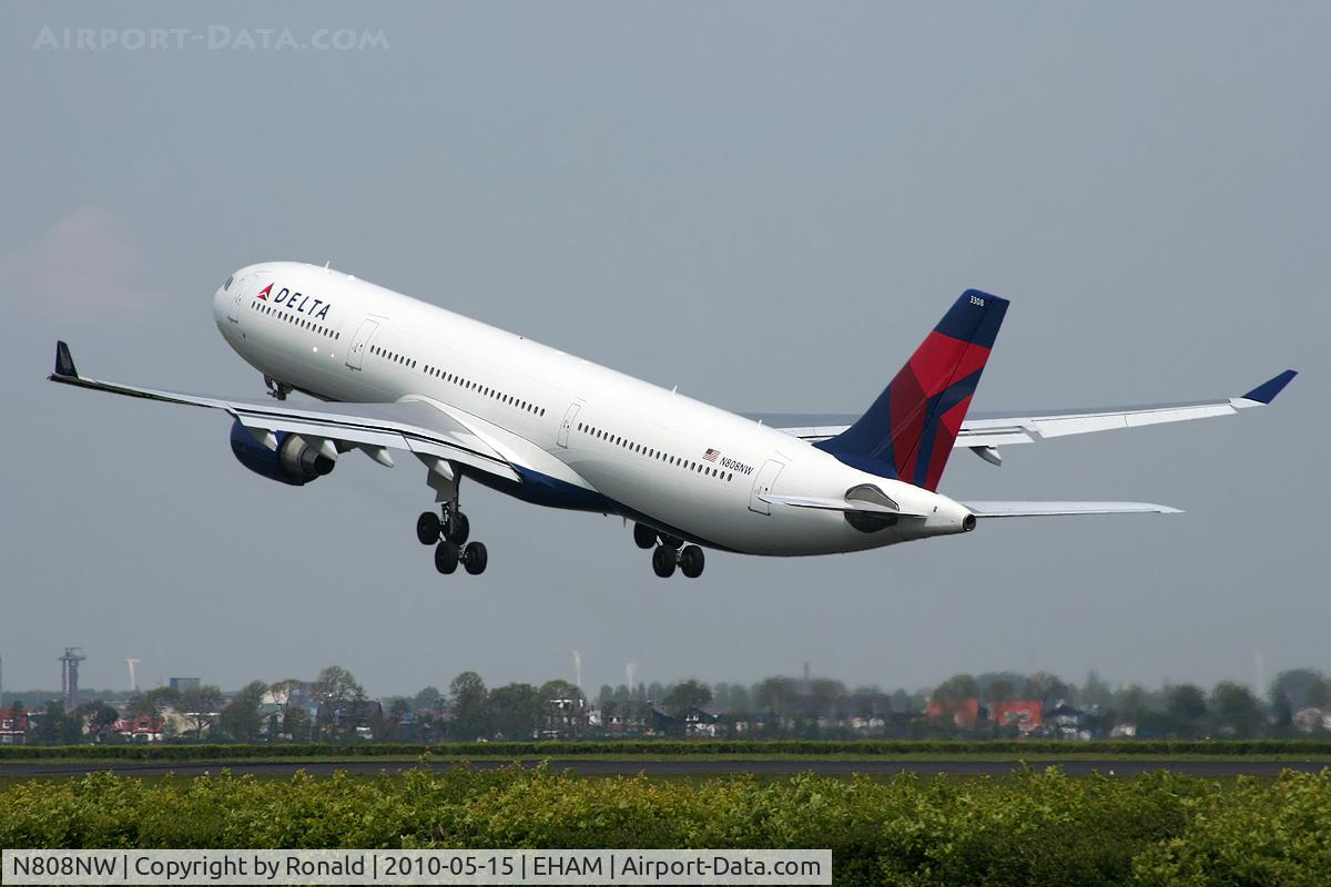 N808NW, 2004 Airbus A330-323 C/N 0591, at spl