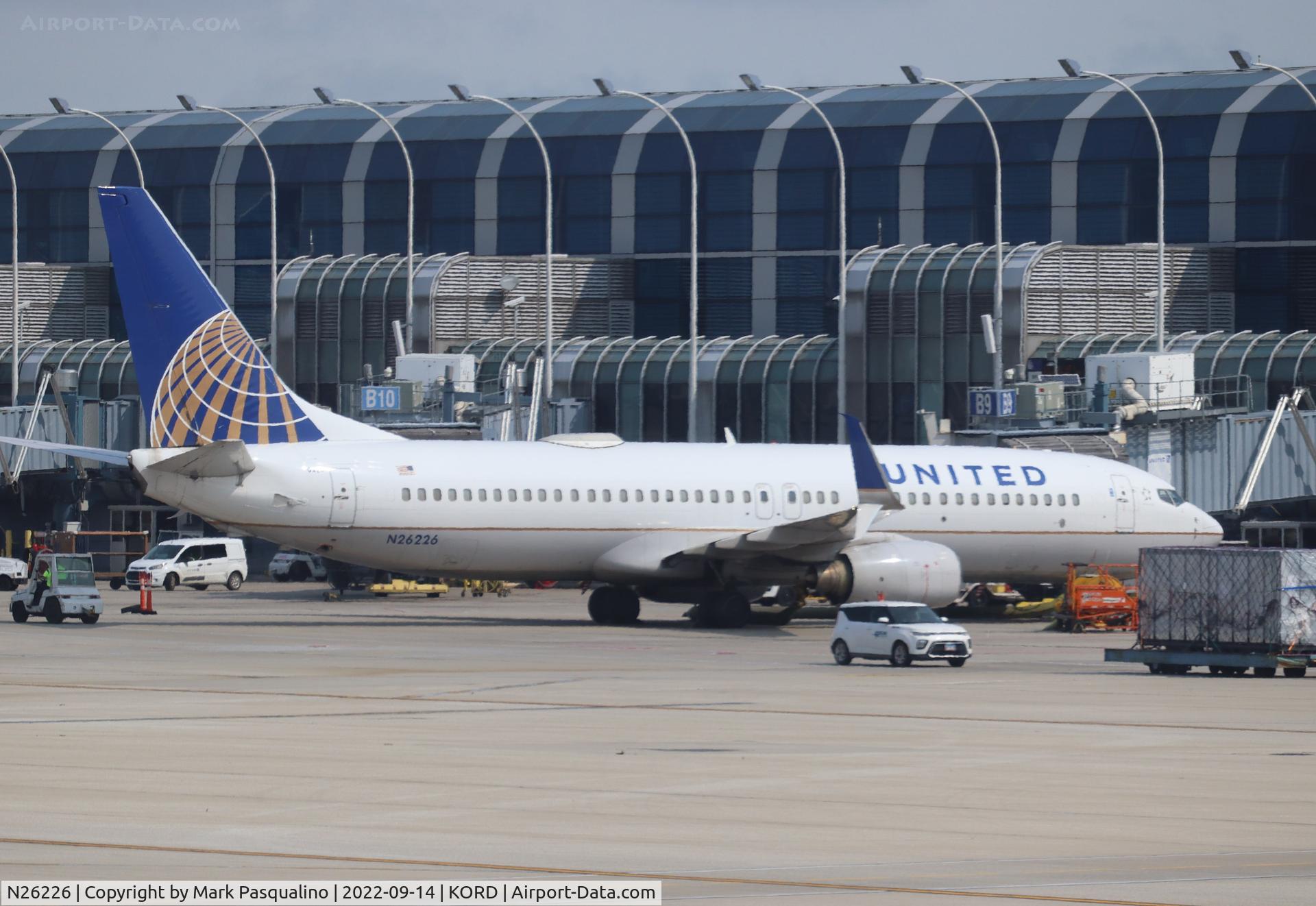 N26226, 1998 Boeing 737-824 C/N 28935, Boeing 737-824