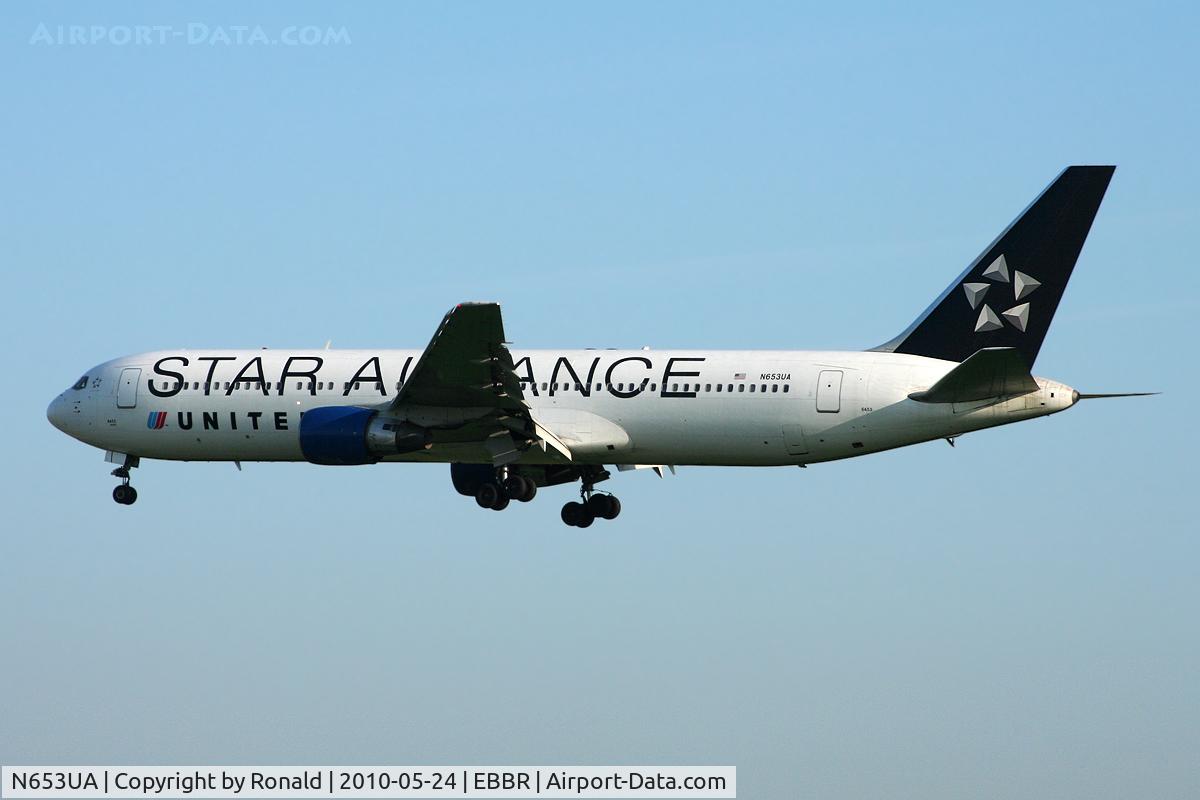 N653UA, 1992 Boeing 767-322 C/N 25391, at bru