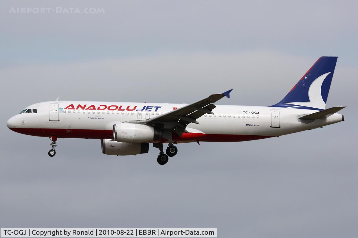 TC-OGJ, 1997 Airbus A320-232 C/N 676, at bru
