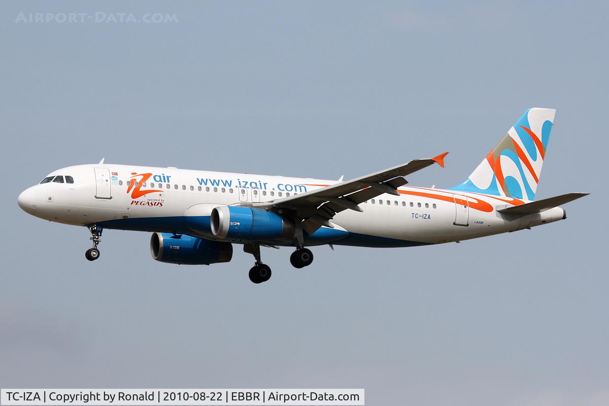 TC-IZA, 2003 Airbus A320-233 C/N 2118, at bru