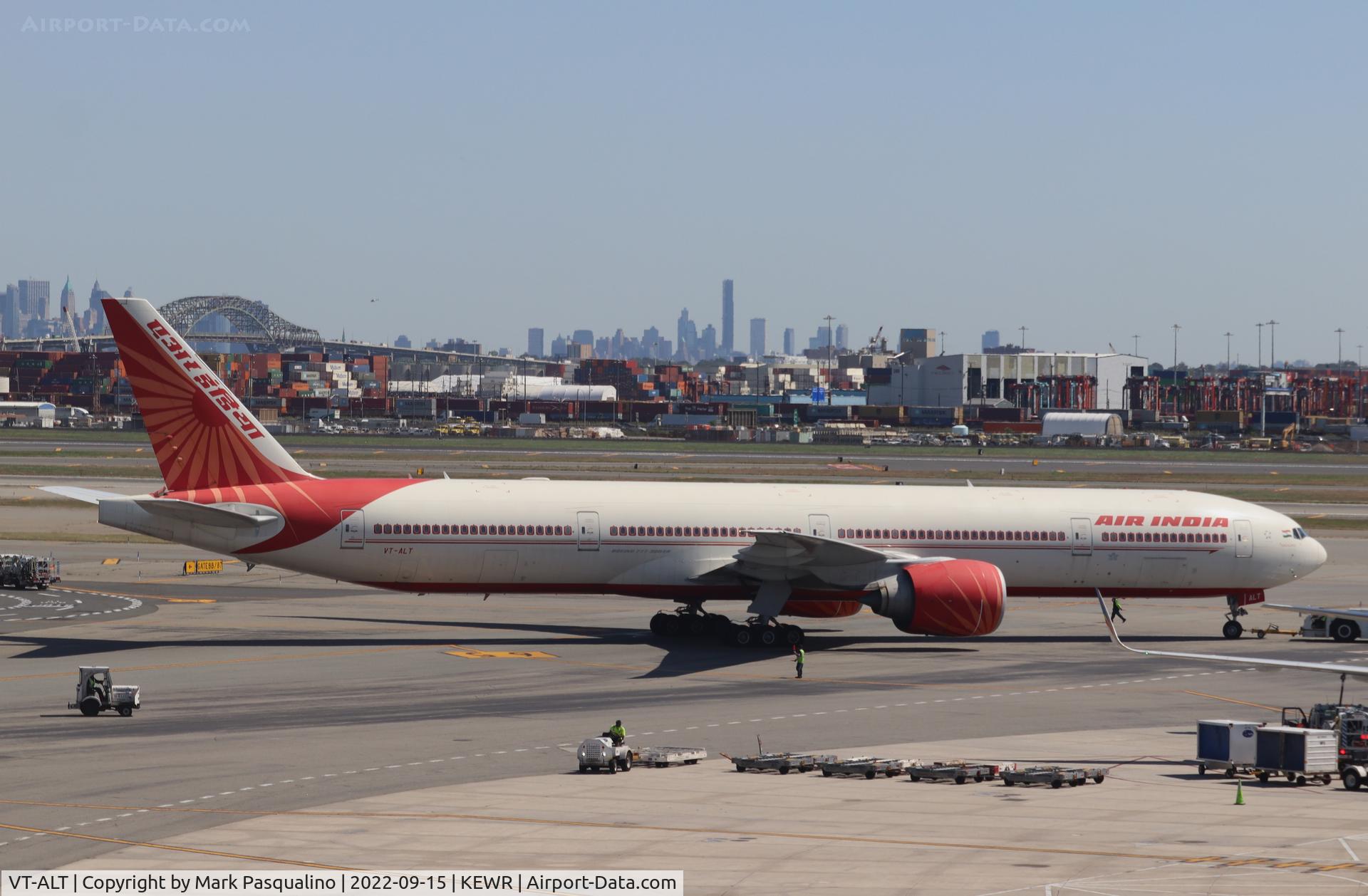 VT-ALT, 2010 Boeing 777-337/ER C/N 36318, Boeing 777-337/ER