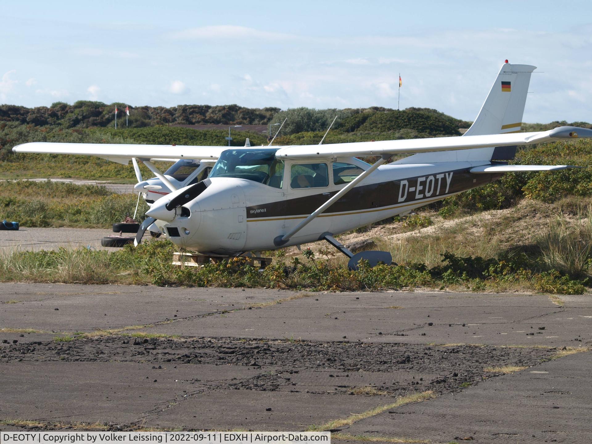 D-EOTY, 1977 Reims F182Q Skylane C/N F18200052, parking, waiting for parts