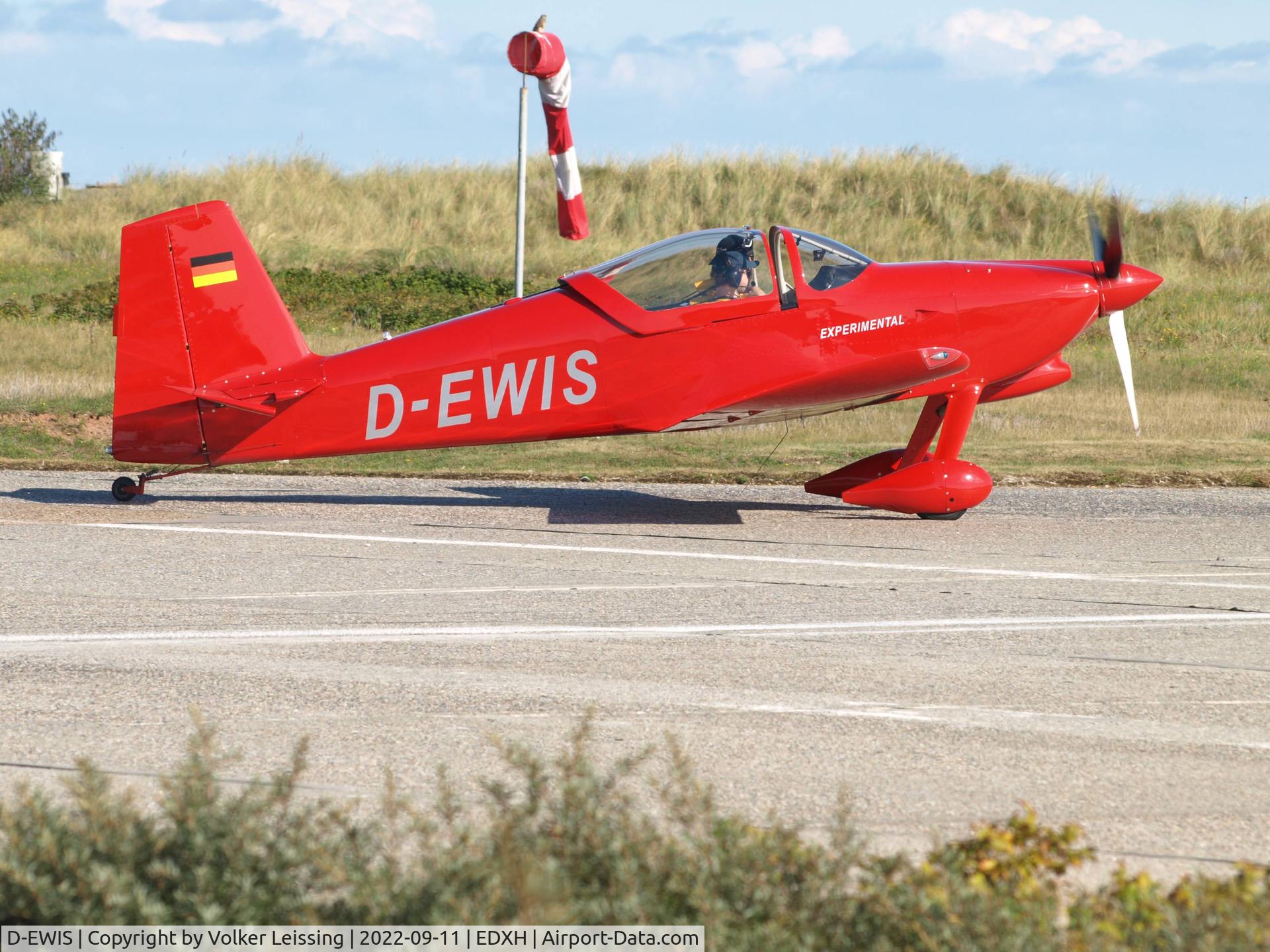D-EWIS, 1999 Vans RV-6 C/N 3921, taxi to rwy