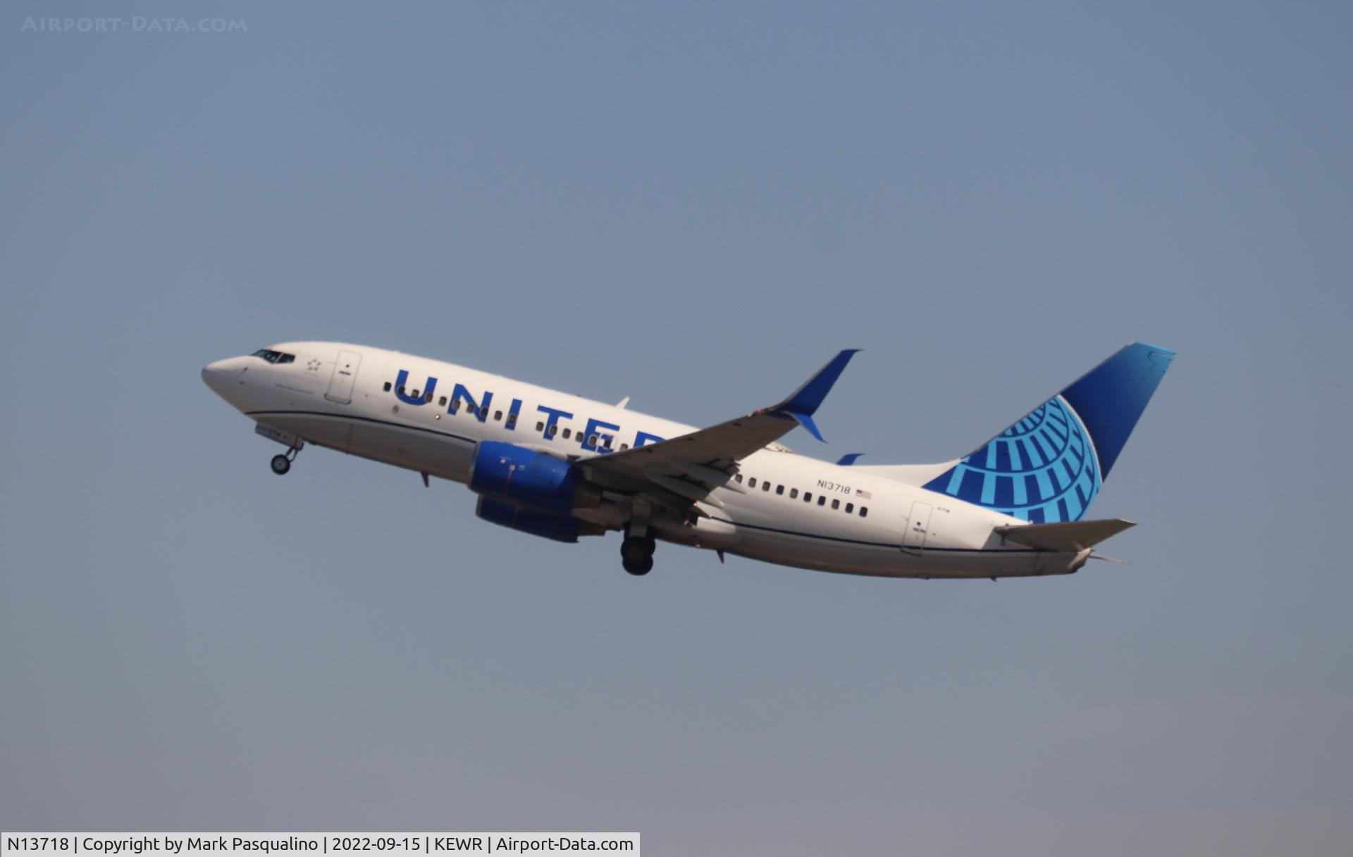 N13718, 1999 Boeing 737-724 C/N 28937, Boeing 737-724