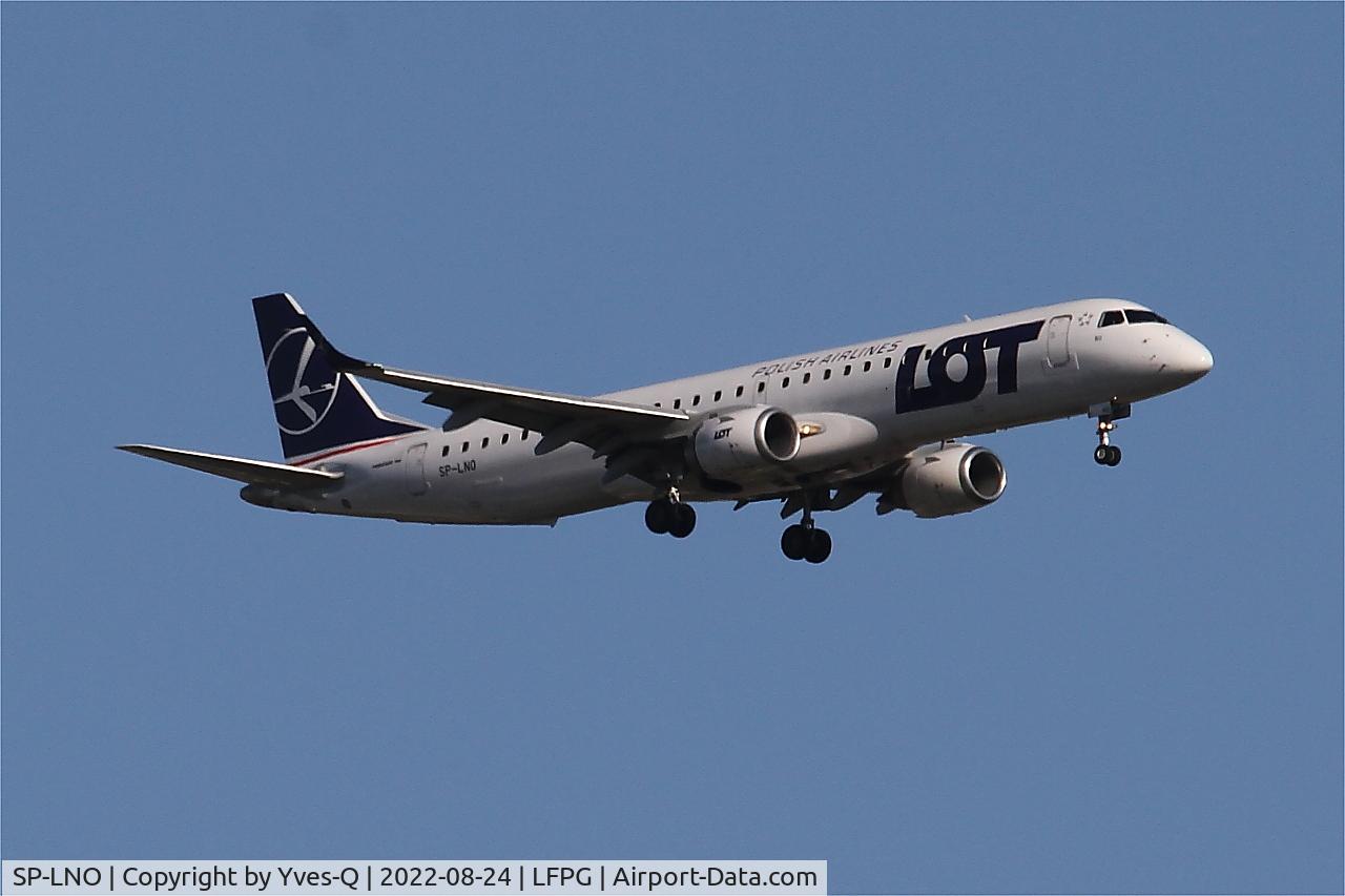 SP-LNO, 2007 Embraer 195LR (ERJ-190-200LR) C/N 19000084, Embraer 195LR, Short approach rwy 09L, Roissy Charles De Gaulle airport (LFPG-CDG)
