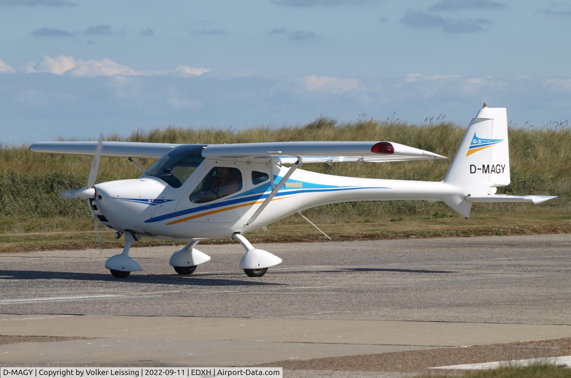 D-MAGY, 2010 Remos G-3 C/N 151, vacating runway