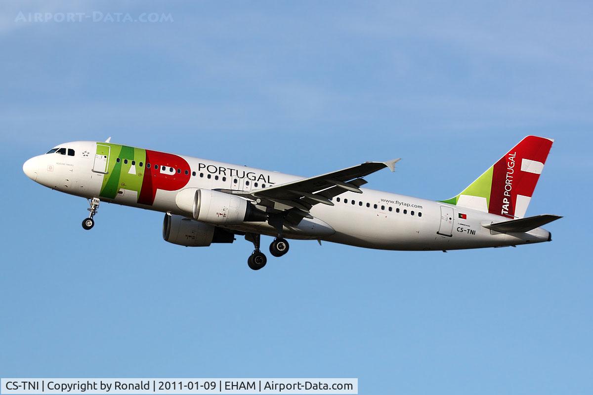 CS-TNI, 1999 Airbus A320-214 C/N 982, at spl