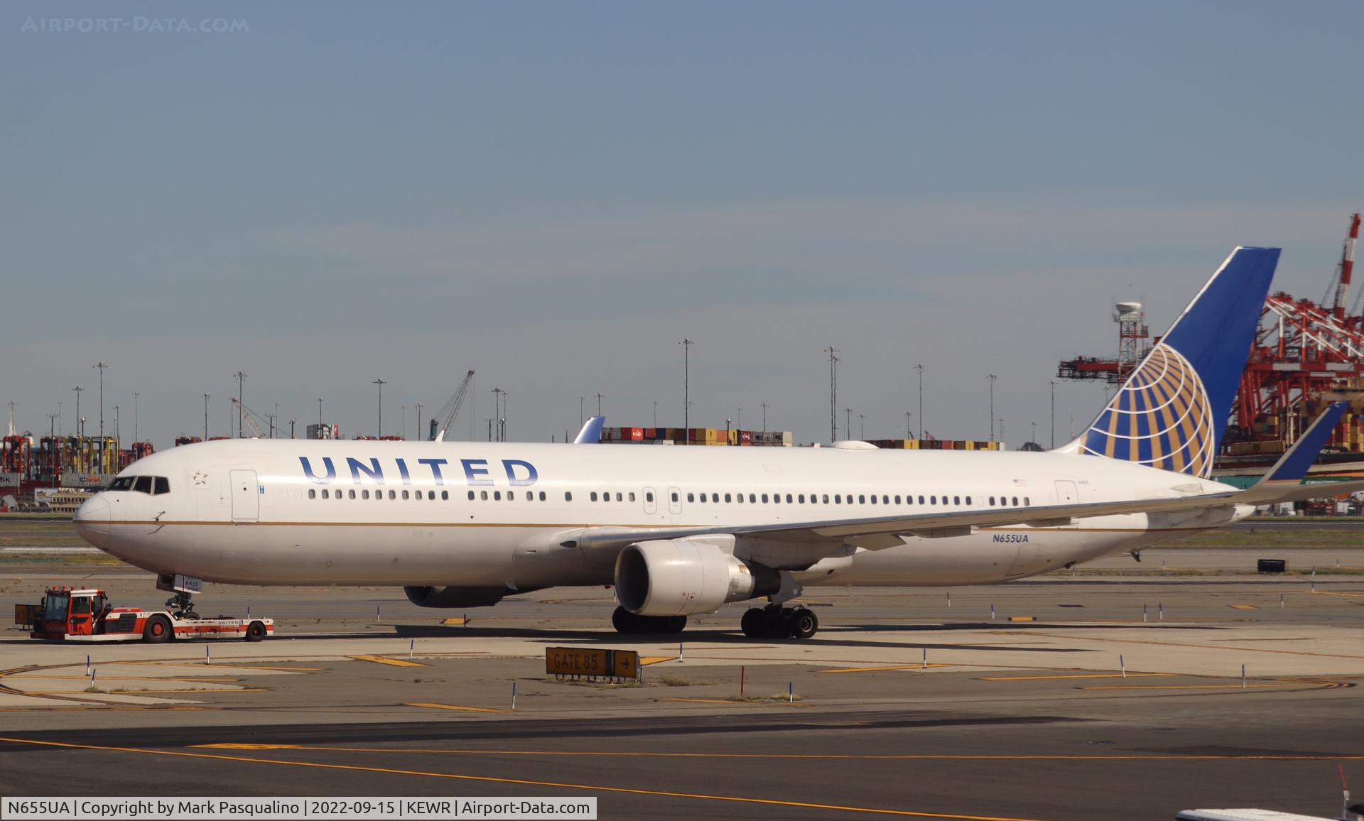 N655UA, 1992 Boeing 767-322/ER C/N 25393, Boeing 767-322