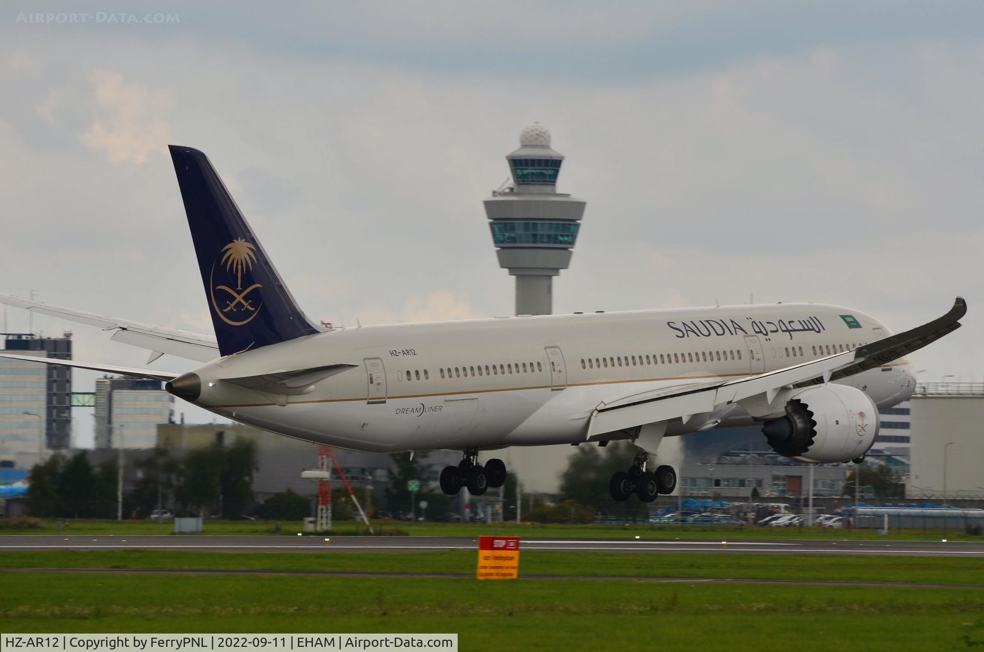HZ-AR12, 2017 Boeing 787-9 Dreamliner Dreamliner C/N 40046, Saudia B789 about to louch down