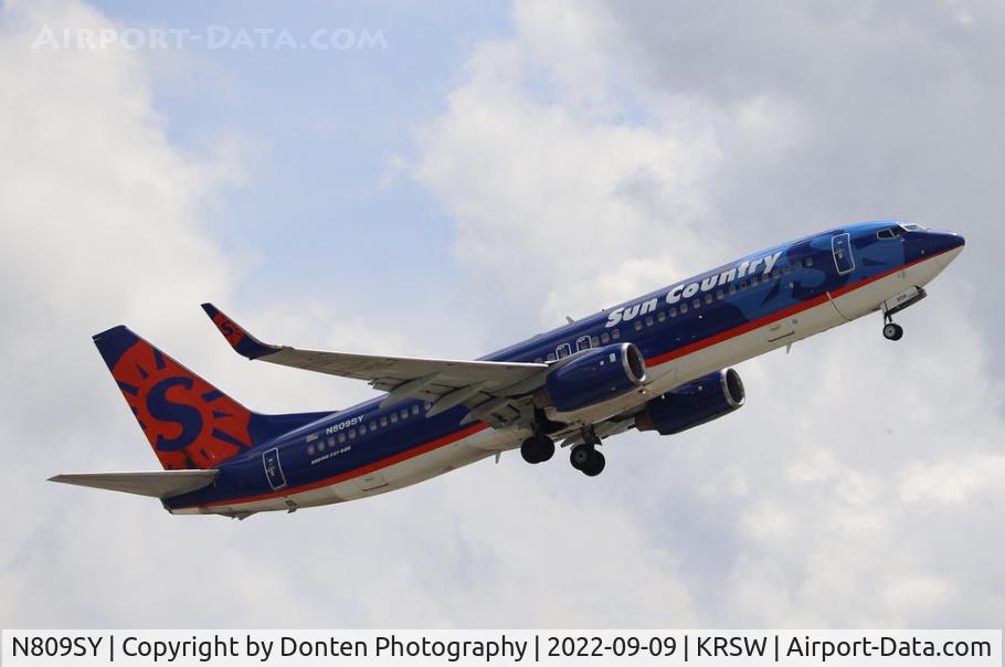 N809SY, 2005 Boeing 737-8Q8 C/N 30683, Sun Country Flight 8760 departs Runway 24 at Southwest Florida International Airport enroute to Fort Lauderdale-Hollywood International Airport