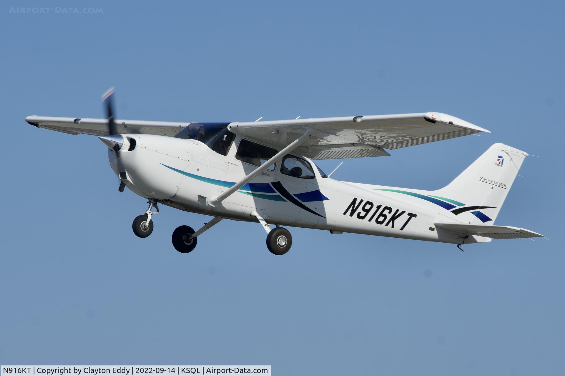 N916KT, 2021 Cessna 172S Skyhawk C/N 172S12763, San Carlos Airport in California 2022.