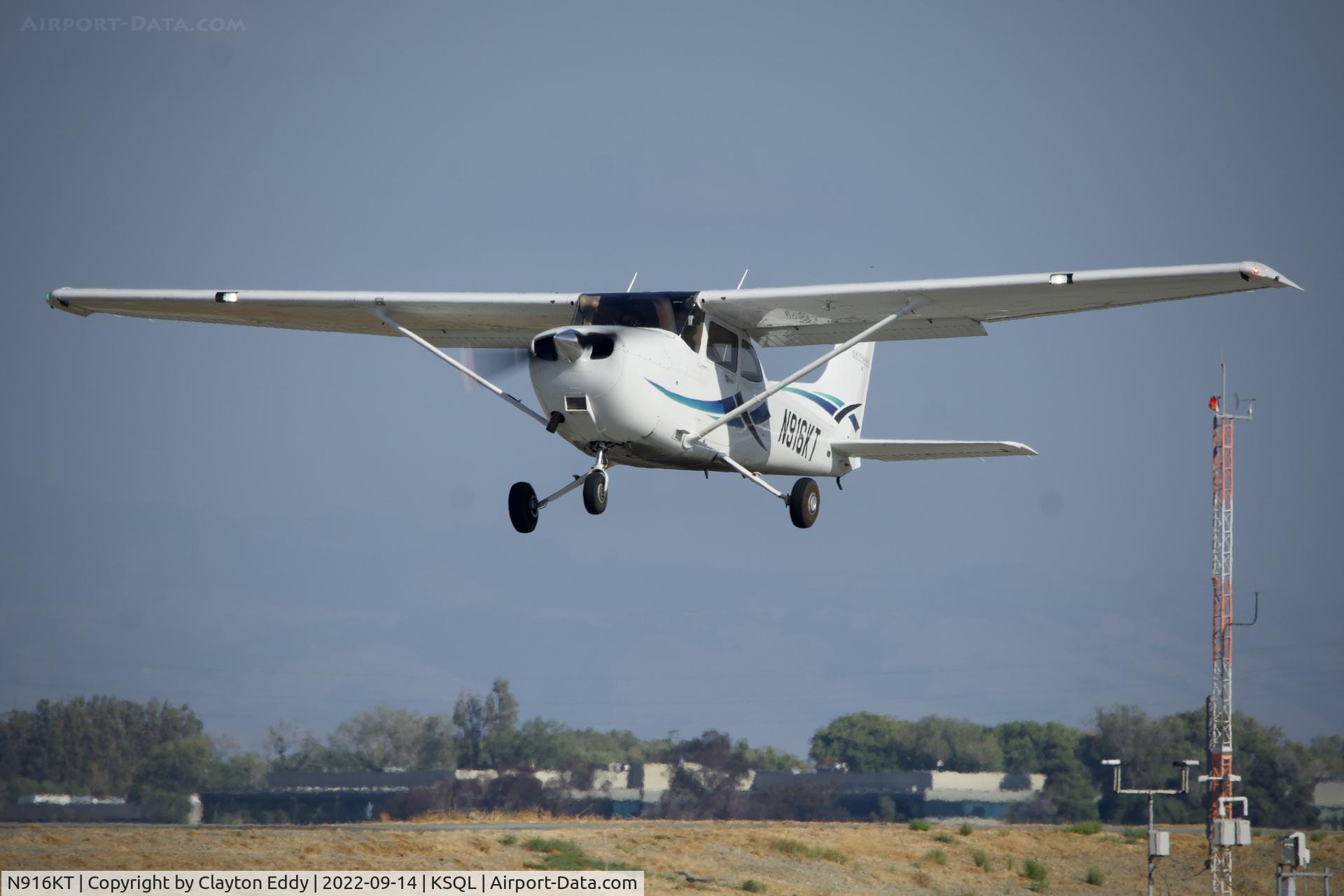N916KT, 2021 Cessna 172S Skyhawk C/N 172S12763, San Carlos Airport in California 2022.