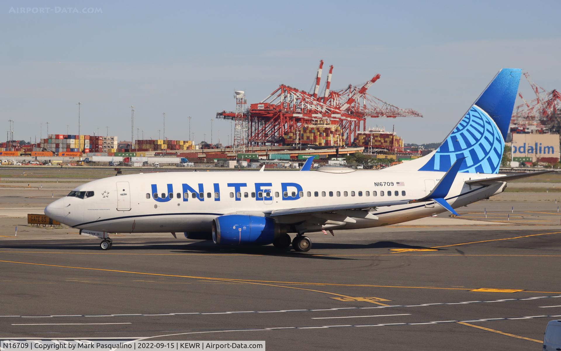 N16709, 1998 Boeing 737-724 C/N 28779, Boeing 737-724