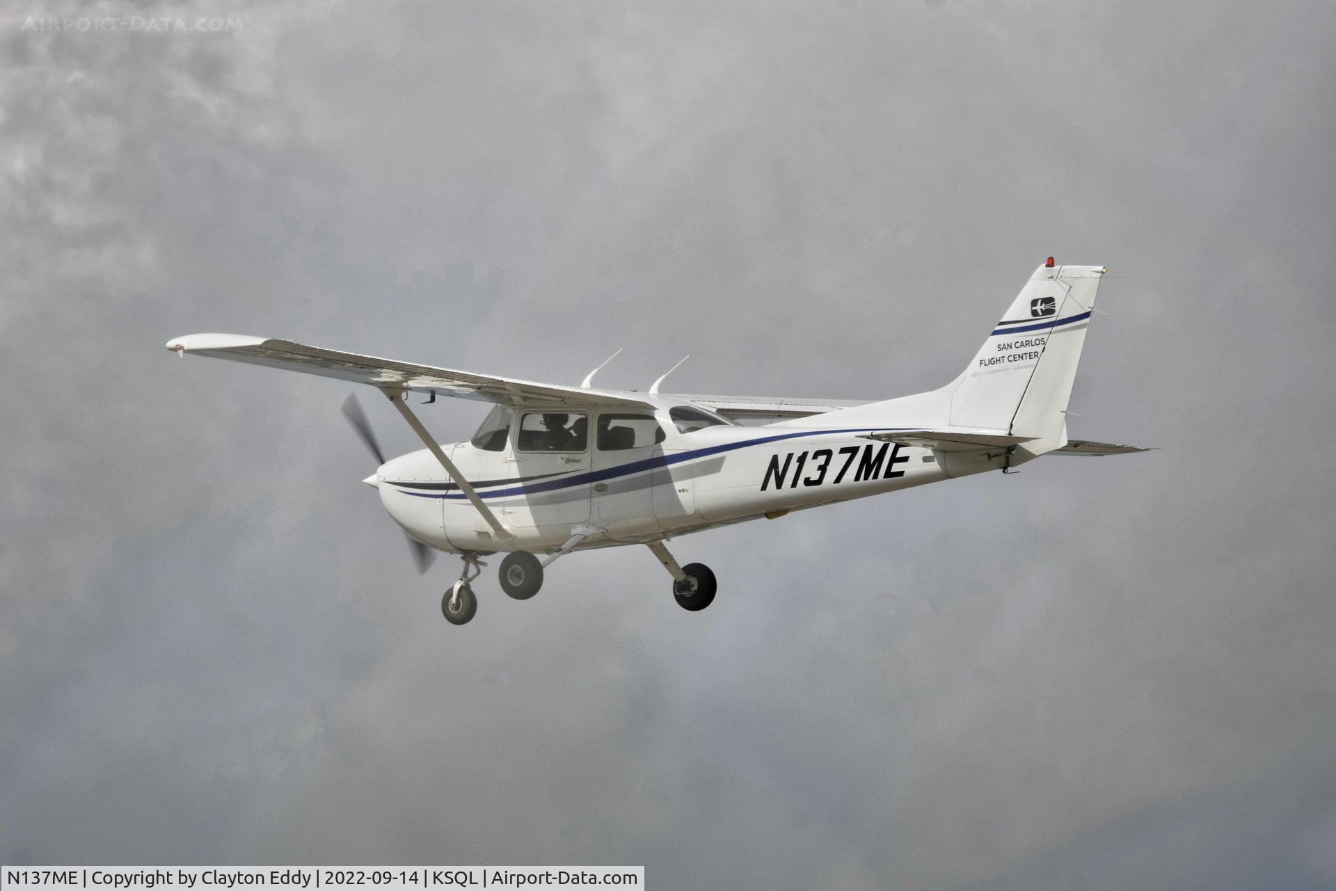 N137ME, 2000 Cessna 172S C/N 172S8420, San Carlos Airport in California 2022.