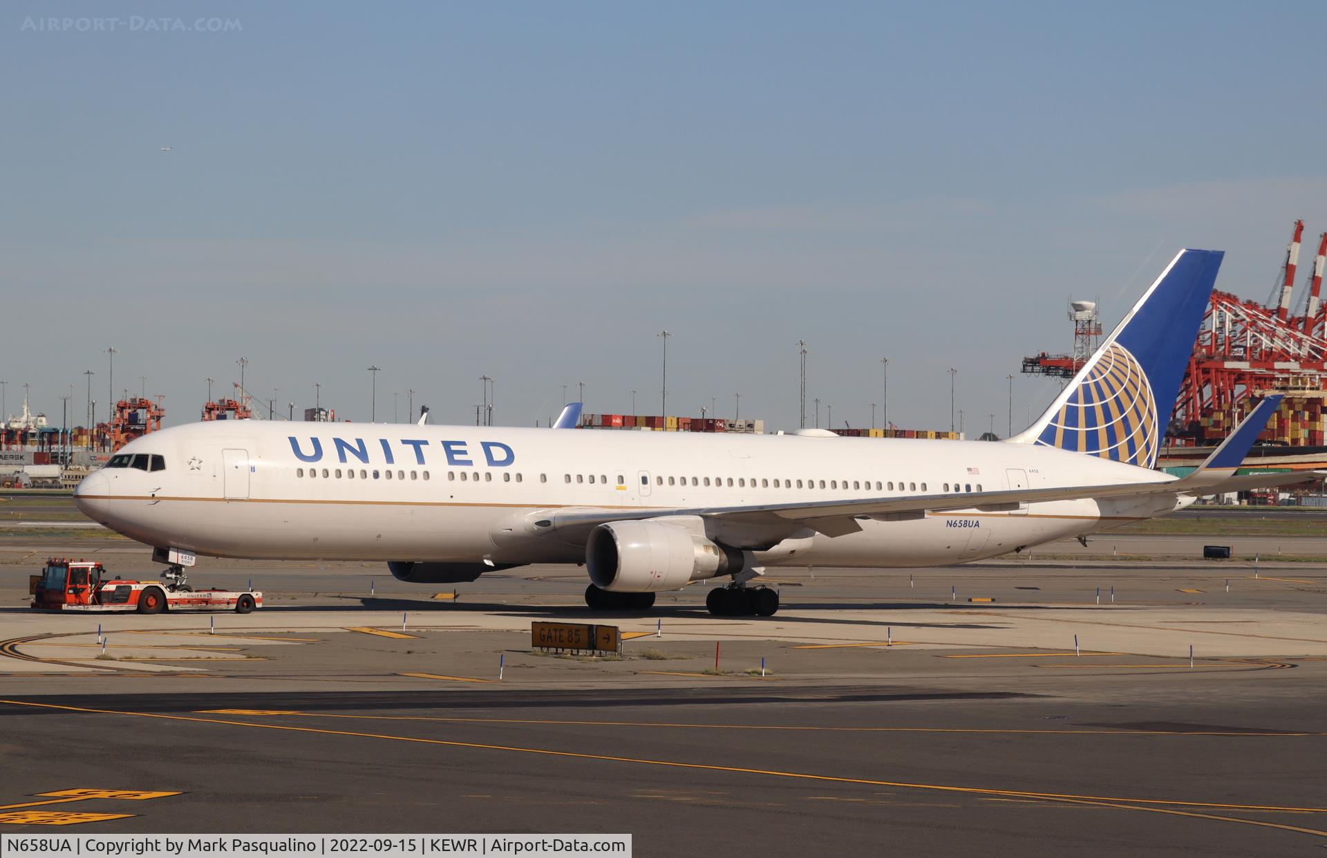 N658UA, 1993 Boeing 767-322 C/N 27113, Boeing 767-322