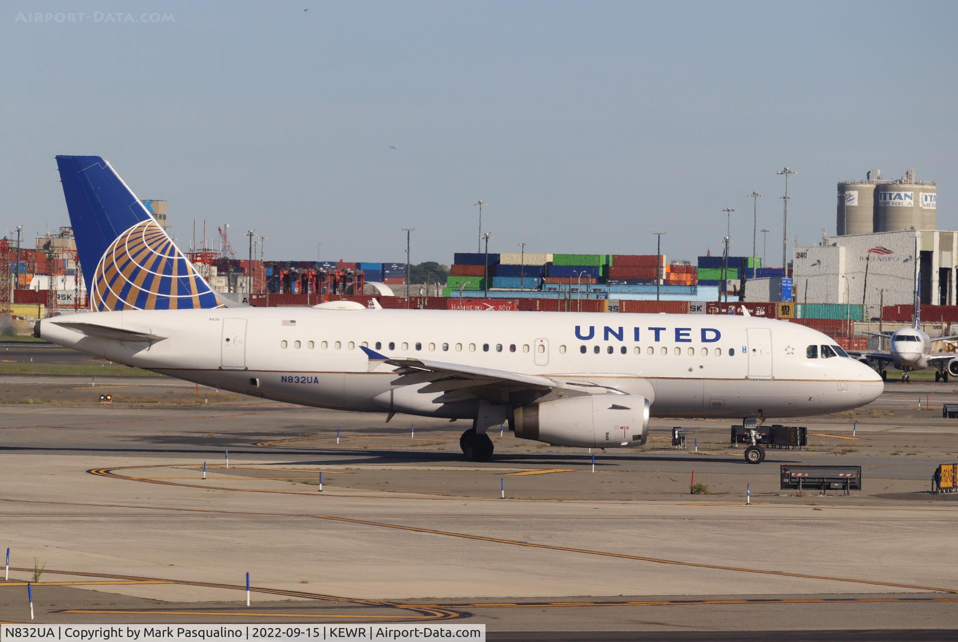 N832UA, 2000 Airbus A319-131 C/N 1321, Airbus A319-131