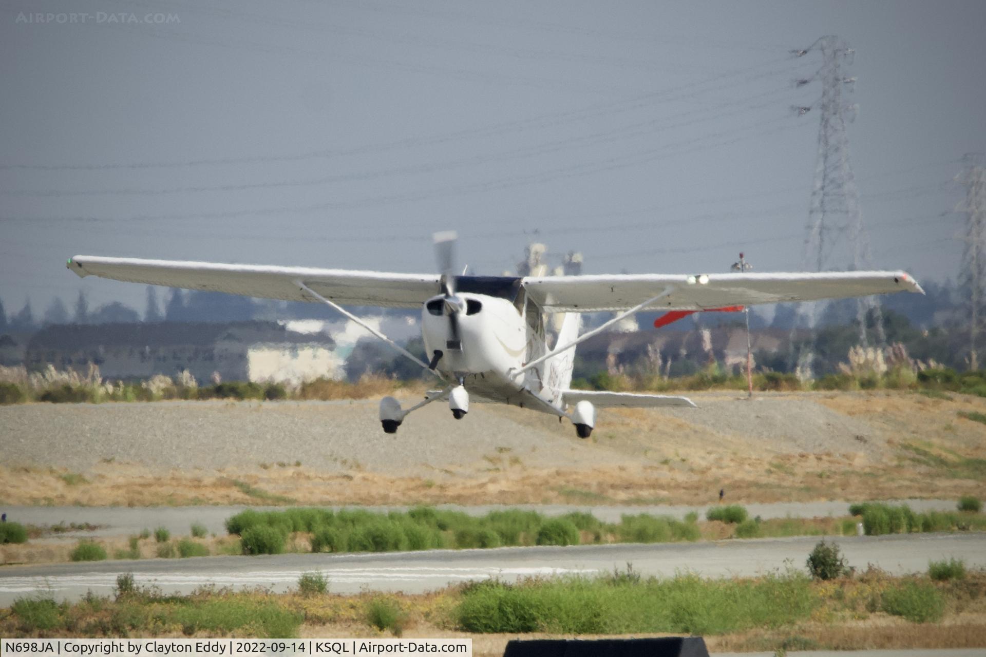 N698JA, 2008 Cessna 172S Skyhawk SP C/N 172S10698, San Carlos Airport in California 2022.