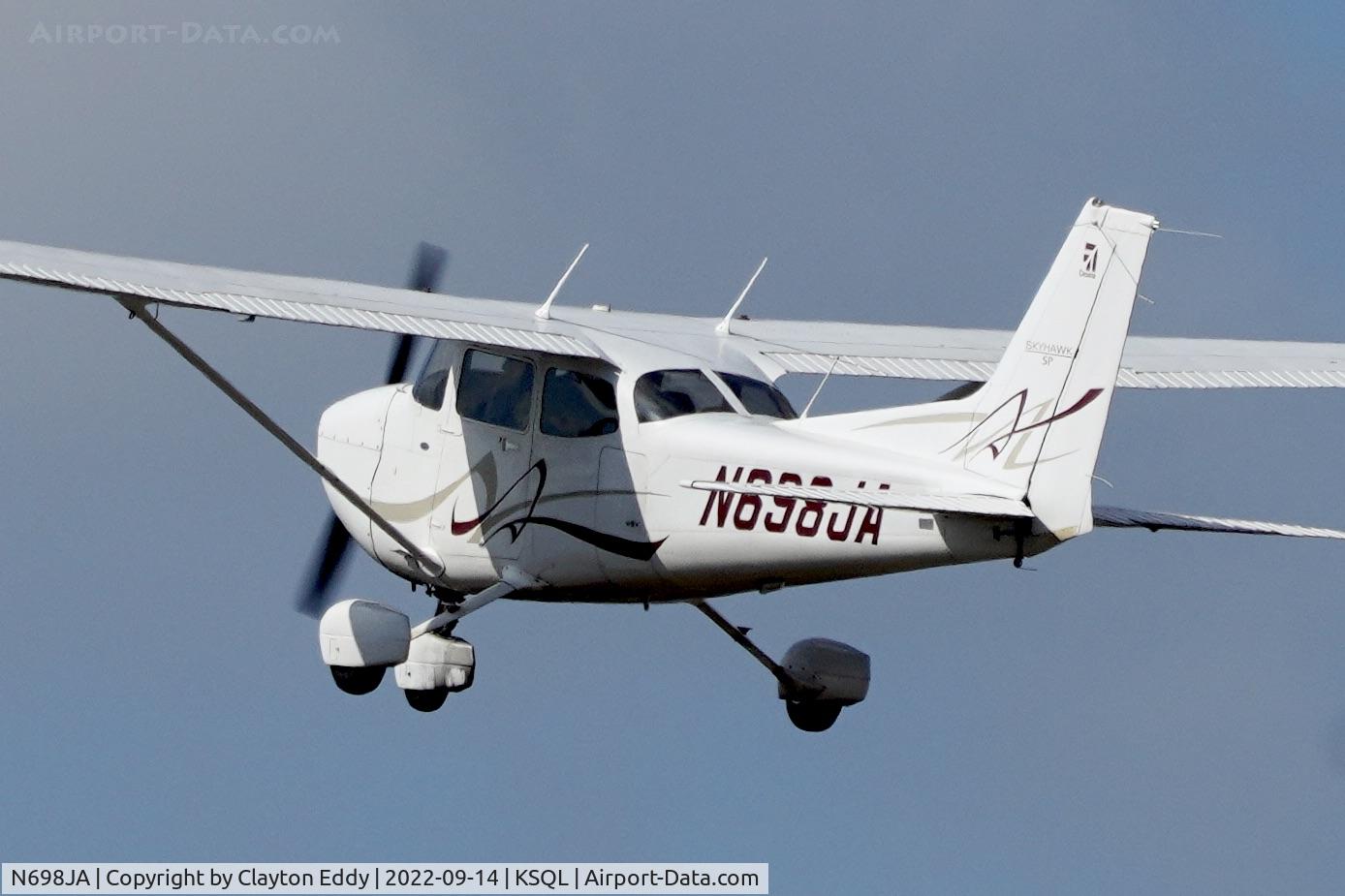 N698JA, 2008 Cessna 172S Skyhawk SP C/N 172S10698, San Carlos Airport in California 2022.