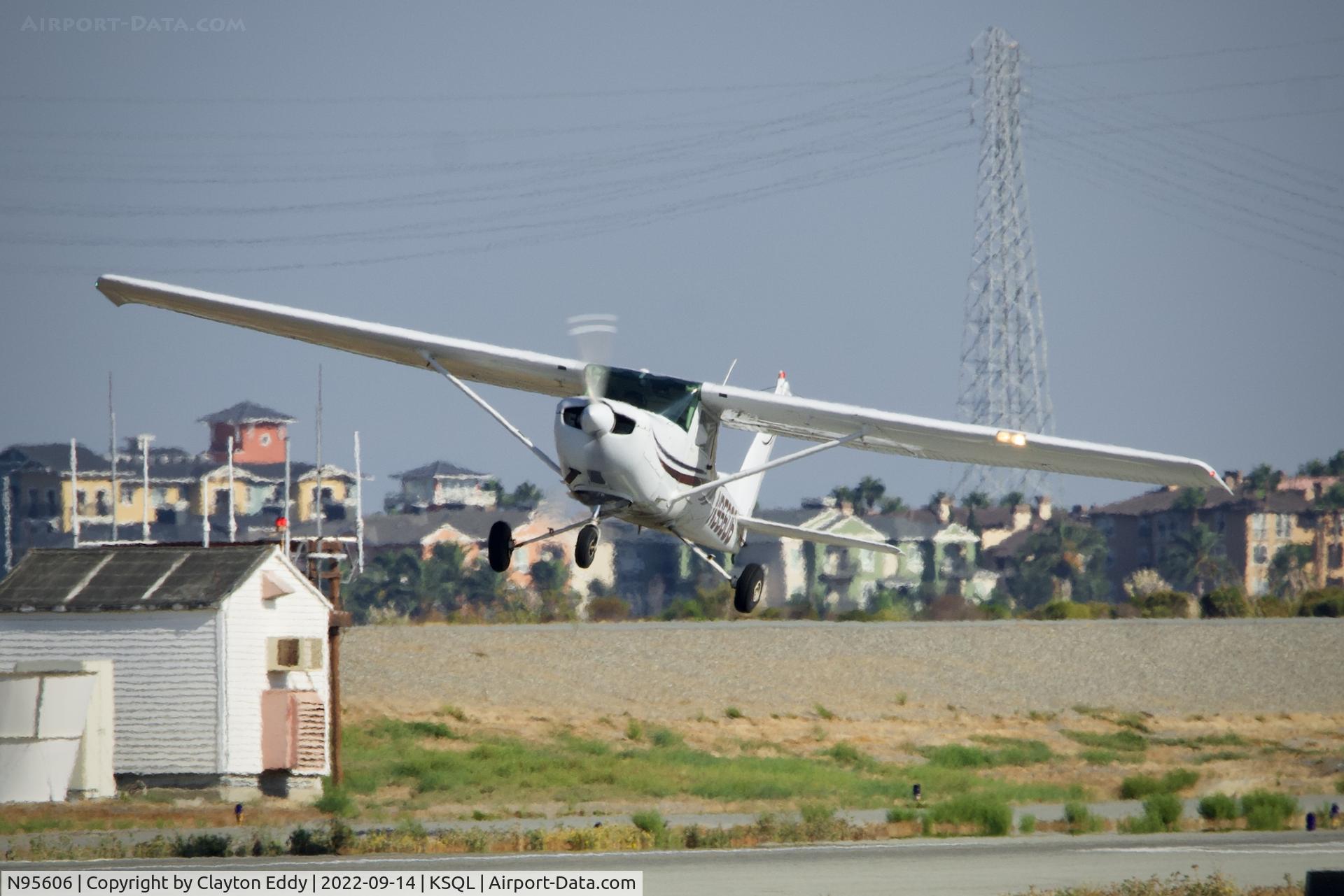 N95606, 1984 Cessna 152 C/N 15285936, San Carlos Airport in California 2022.