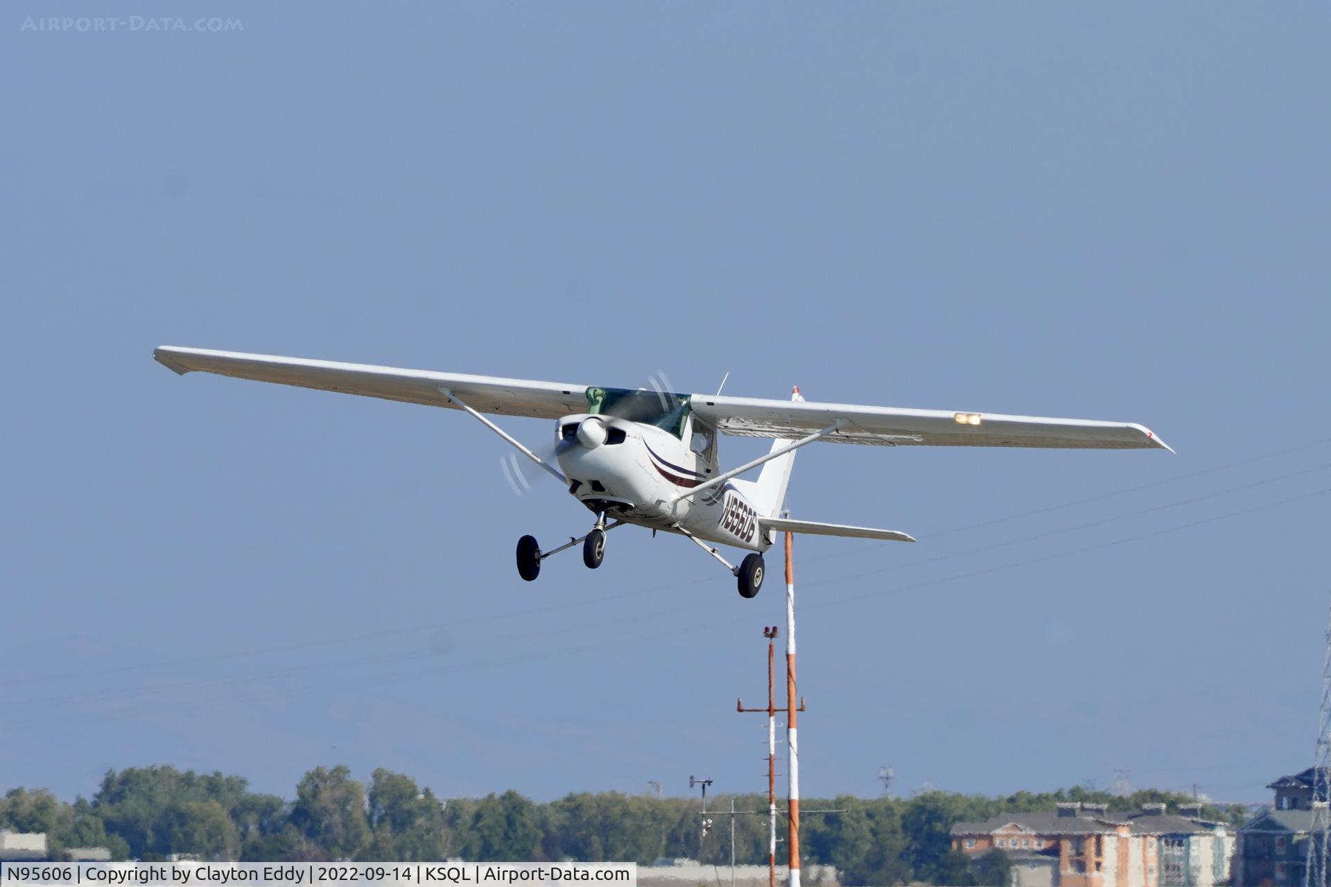 N95606, 1984 Cessna 152 C/N 15285936, San Carlos Airport in California 2022.