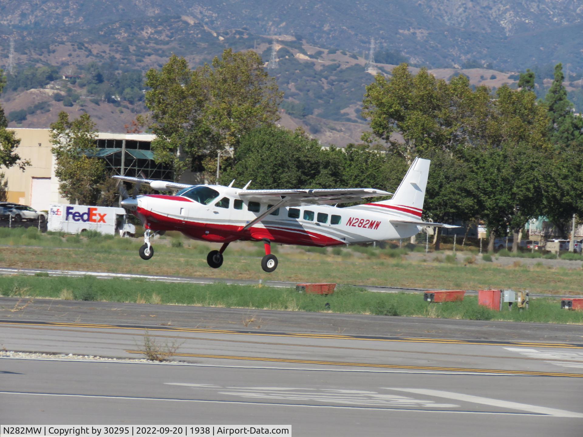 N282MW, 2020 Cessna 208B Grand Caravan C/N 208B-5598, Landing