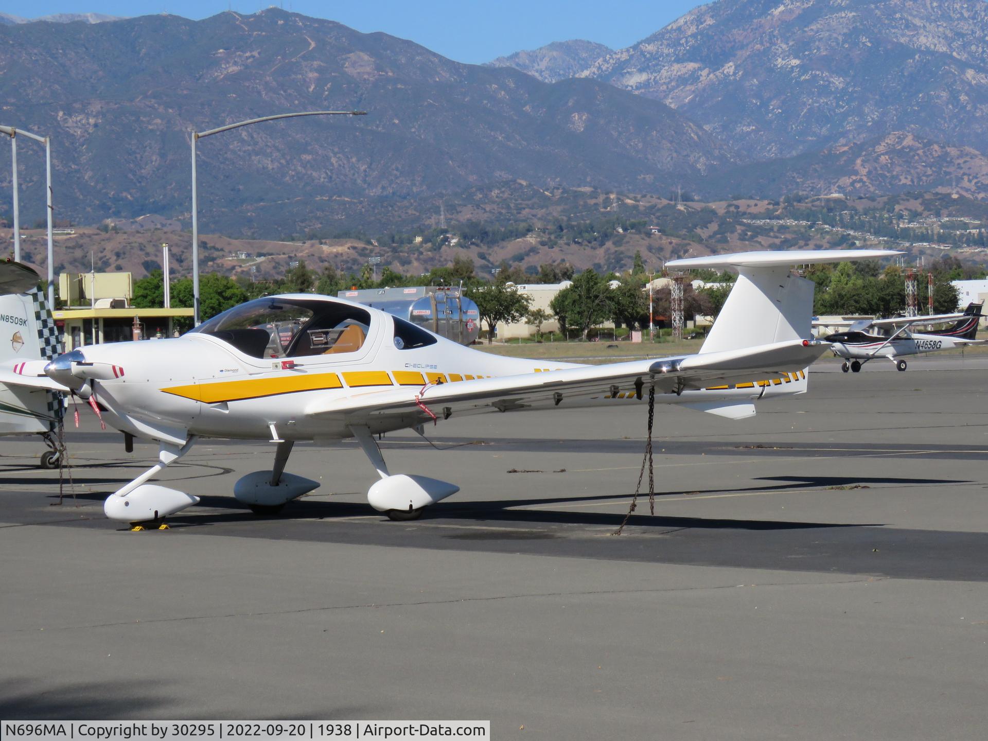 N696MA, 2004 Diamond DA-20-C1 C/N C0296, Parked
