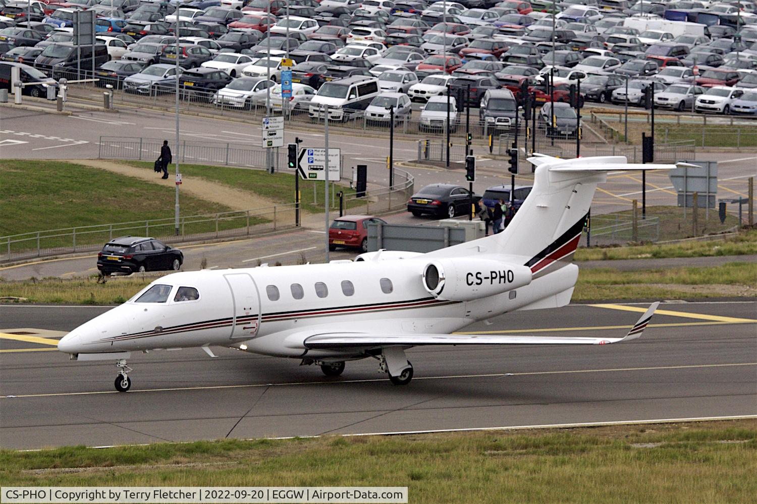CS-PHO, 2019 Embraer EMB-505 Phenom 300 C/N 50500533, At Luton