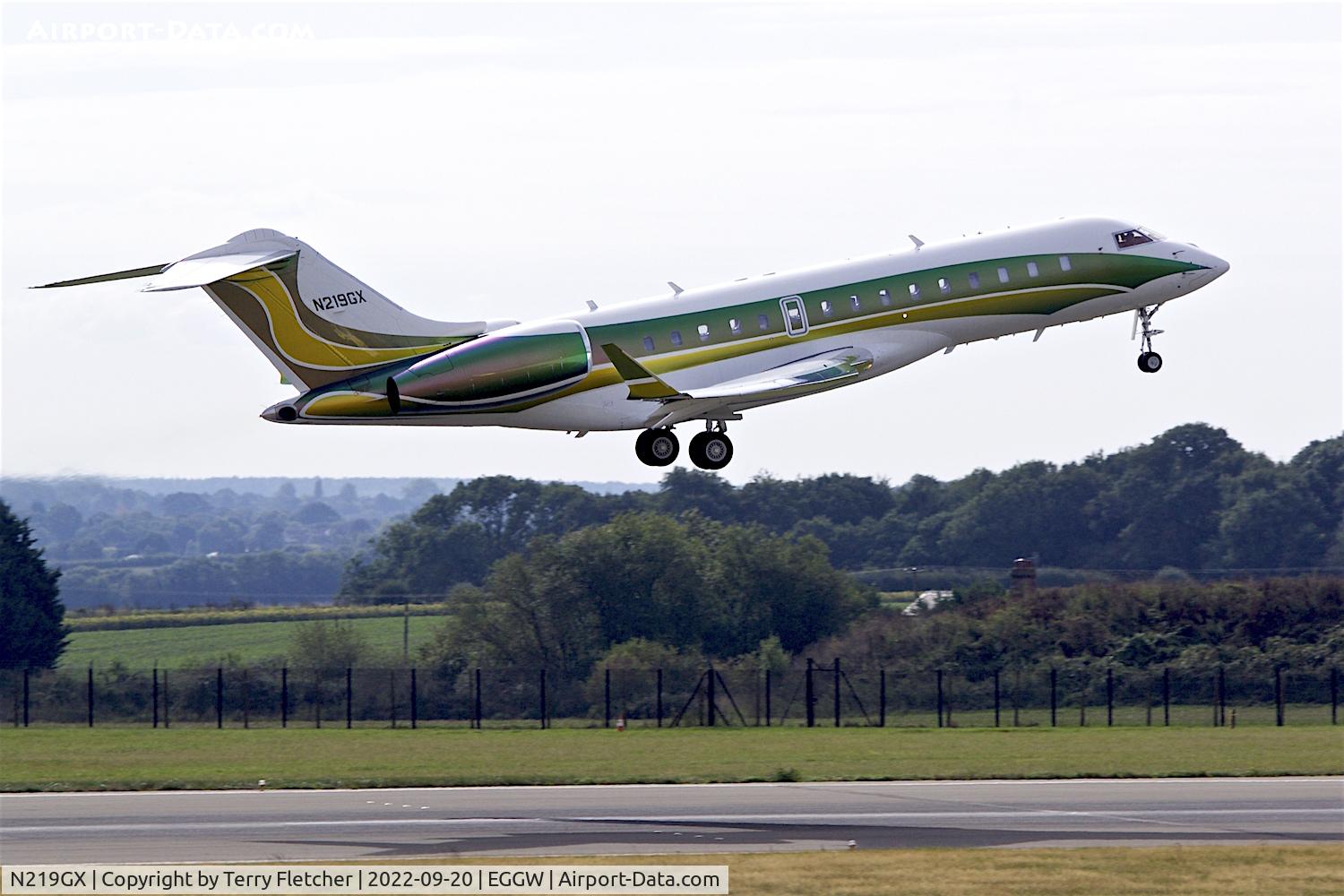 N219GX, 2007 Bombardier BD-700-1A10 Global Express C/N 9256, At Luton