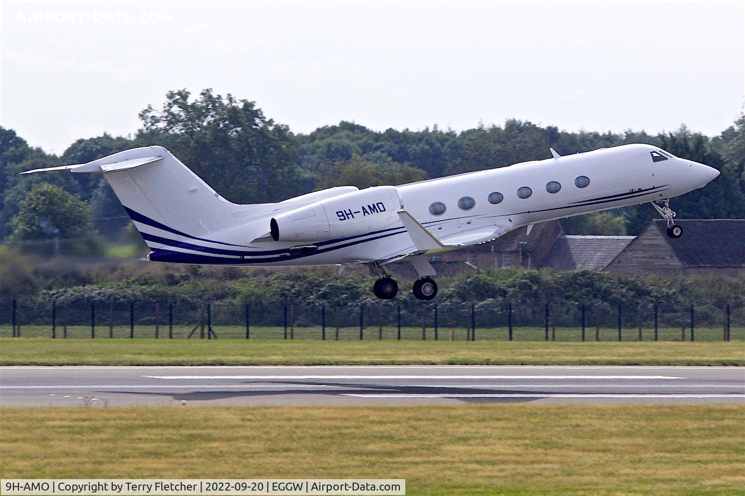 9H-AMO, 2005 Gulfstream Aerospace GIV-X (G450) C/N 4018, At Luton