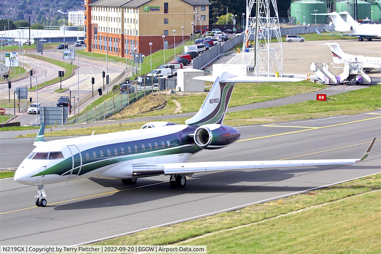 N219GX, 2007 Bombardier BD-700-1A10 Global Express C/N 9256, At Luton