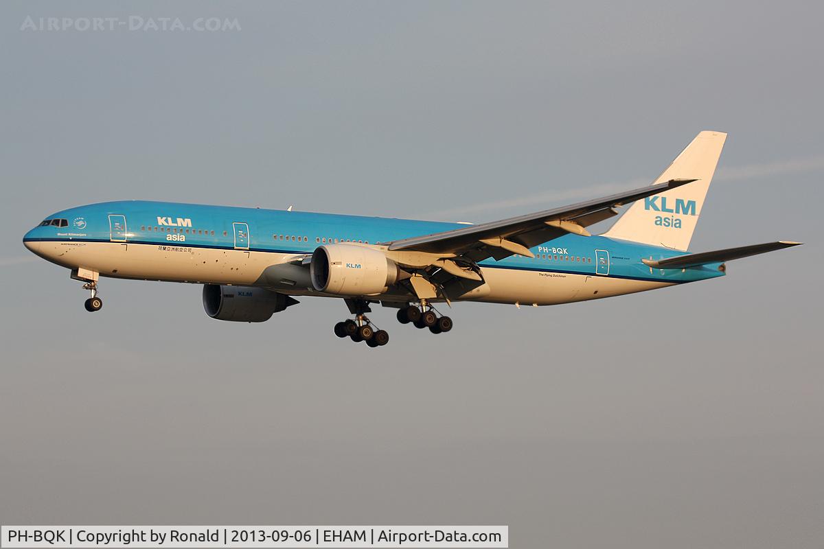 PH-BQK, 2005 Boeing 777-206/ER C/N 29399, at eham