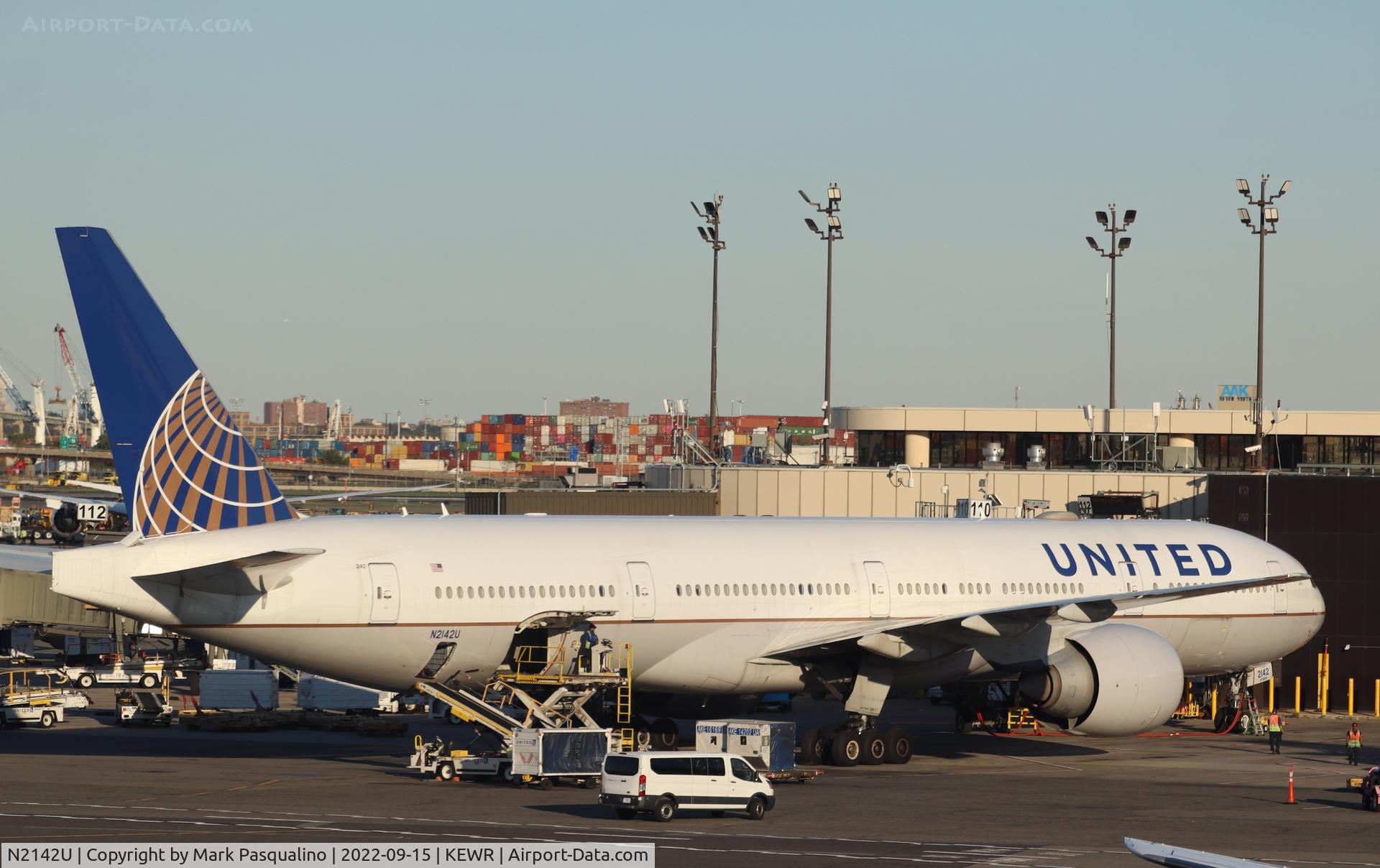 N2142U, 2017 Boeing 777-300/ER C/N 63722, Boeing 777-322/ER