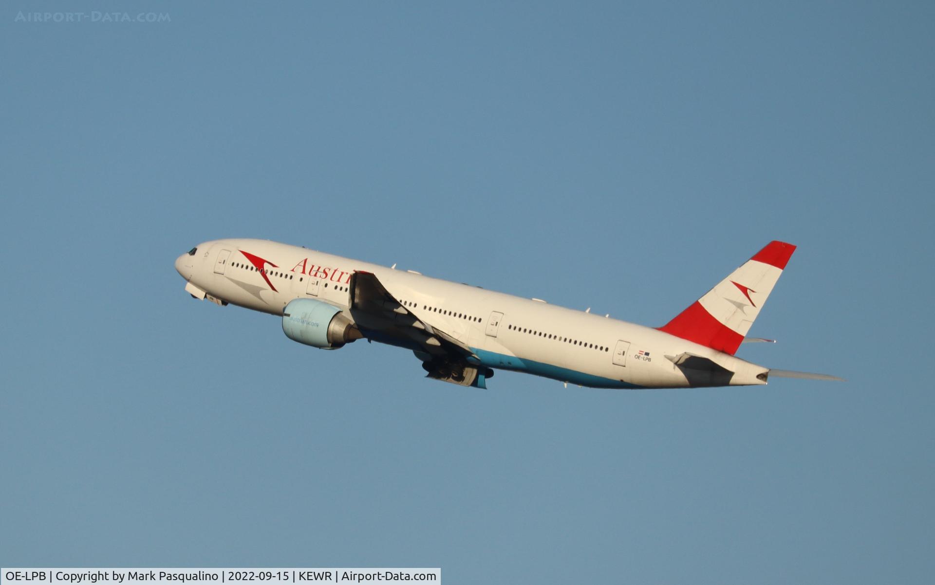 OE-LPB, 1998 Boeing 777-2Z9/ER C/N 28699, Boeing 777-2Z9/ER