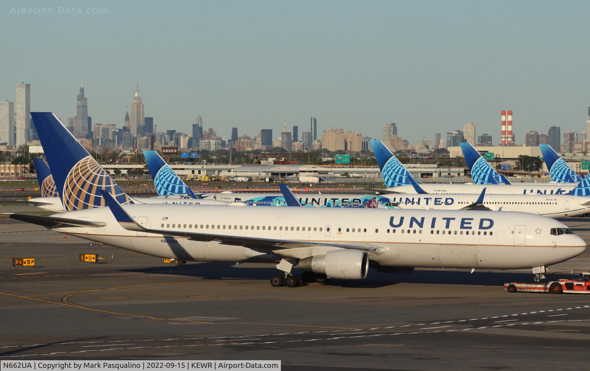 N662UA, 1993 Boeing 767-322 C/N 27159, Boeing 767-322