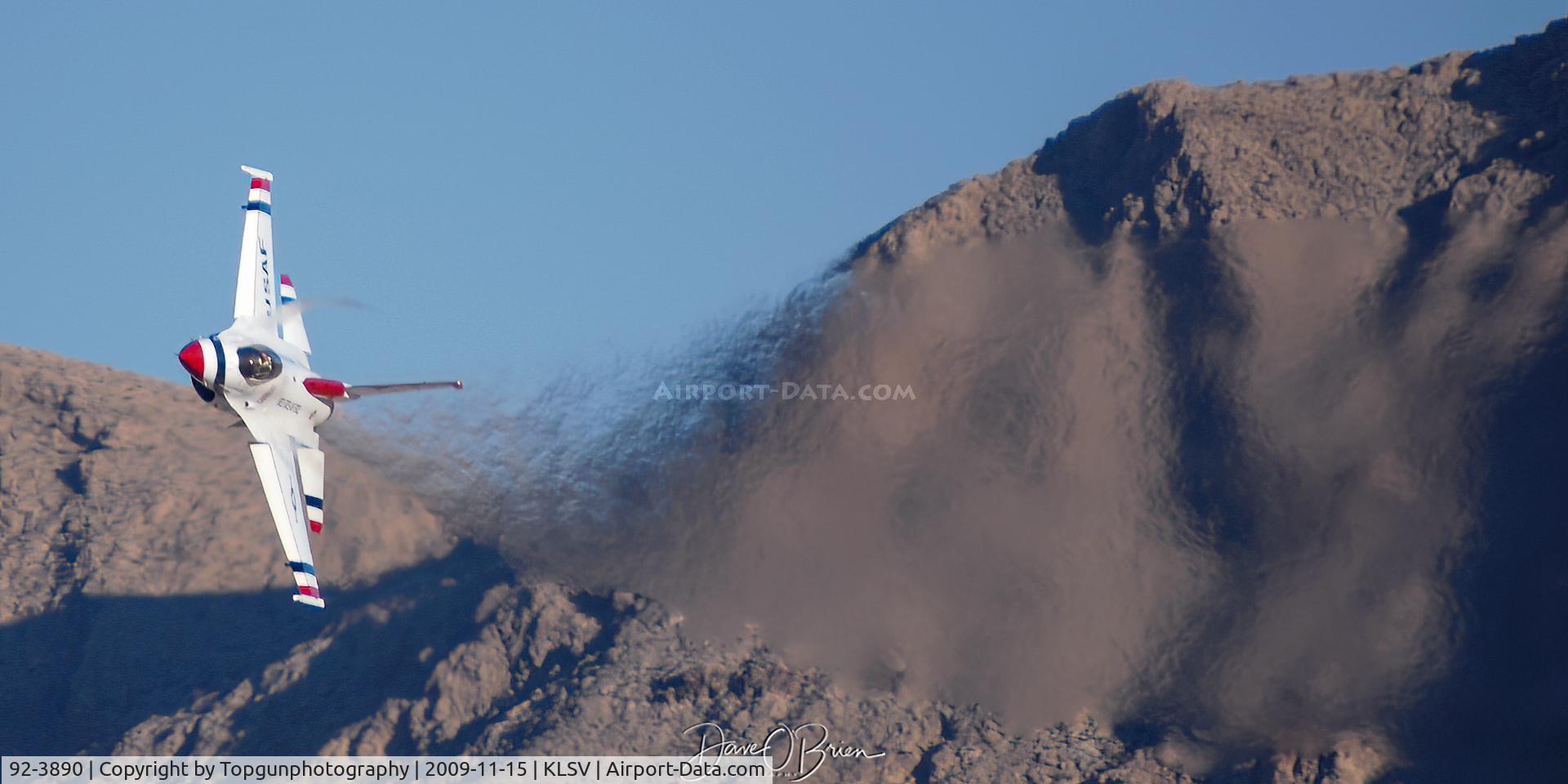 92-3890, General Dynamics F-16CJ Fighting Falcon C/N CC-132, lead solo performing a tight 360 in front of sunrise mountain.
