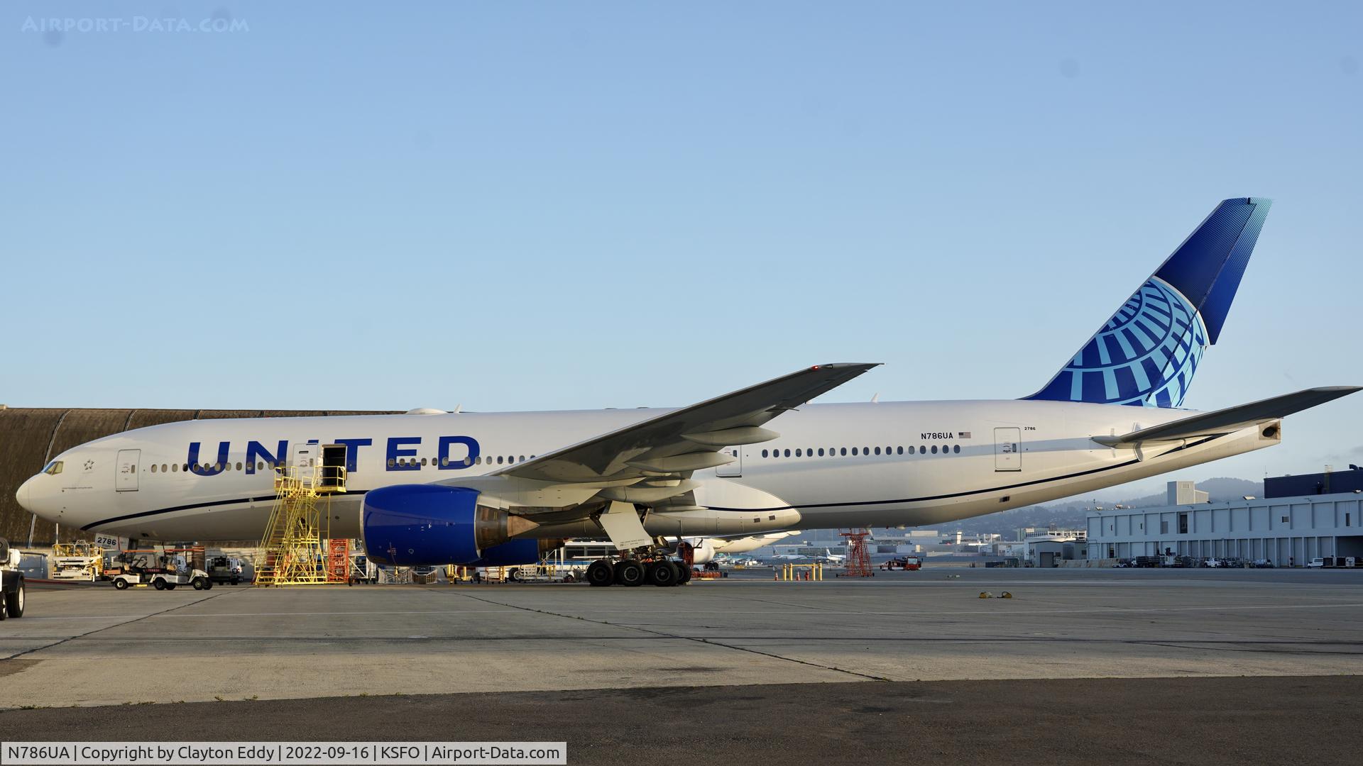 N786UA, 1997 Boeing 777-222/ER C/N 26938, SFO 2022.