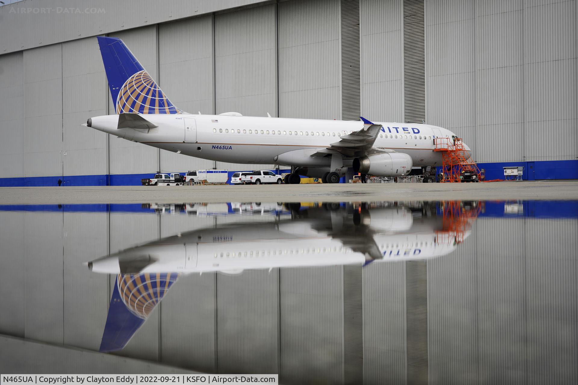 N465UA, 2000 Airbus A320-232 C/N 1341, SFO 2022.