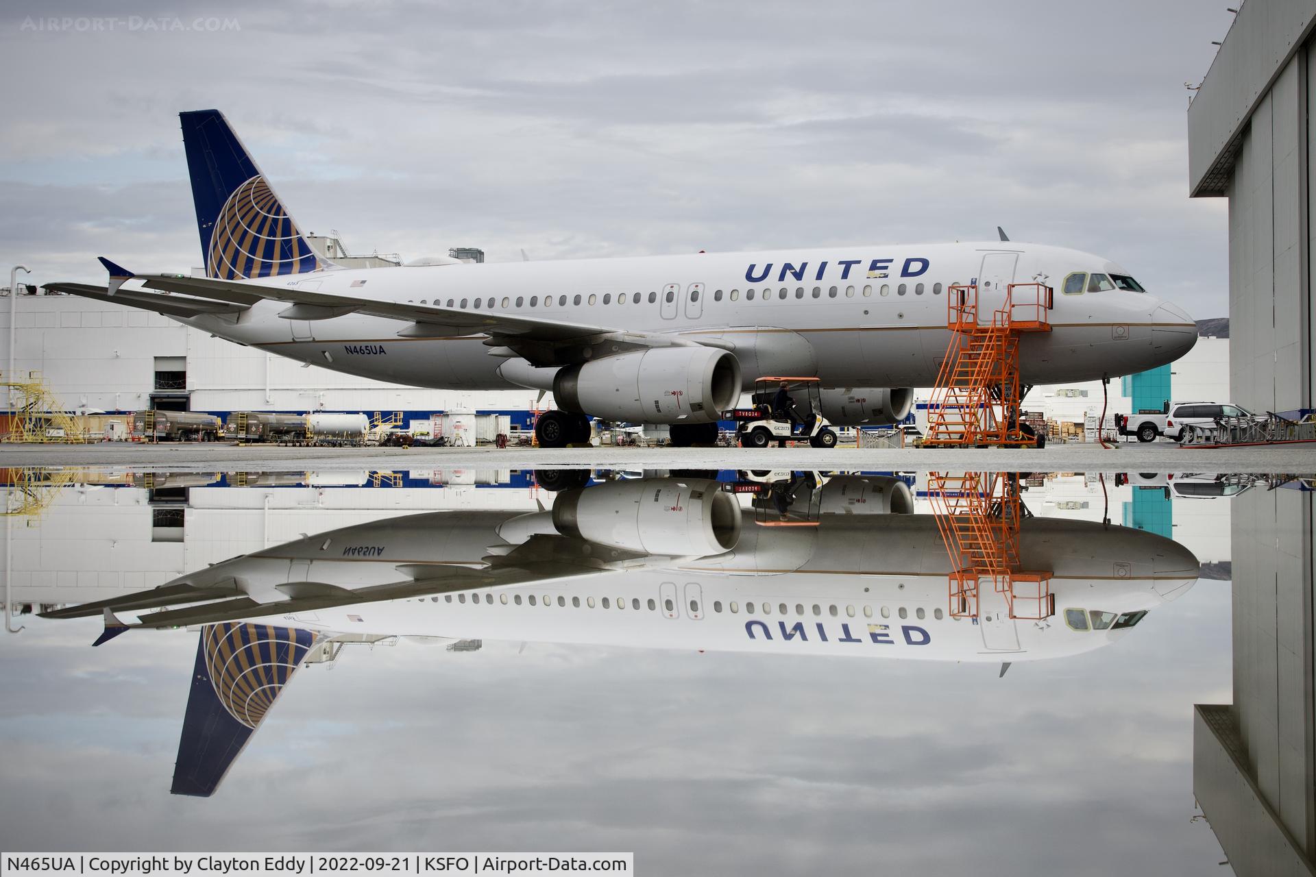 N465UA, 2000 Airbus A320-232 C/N 1341, SFO 2022.