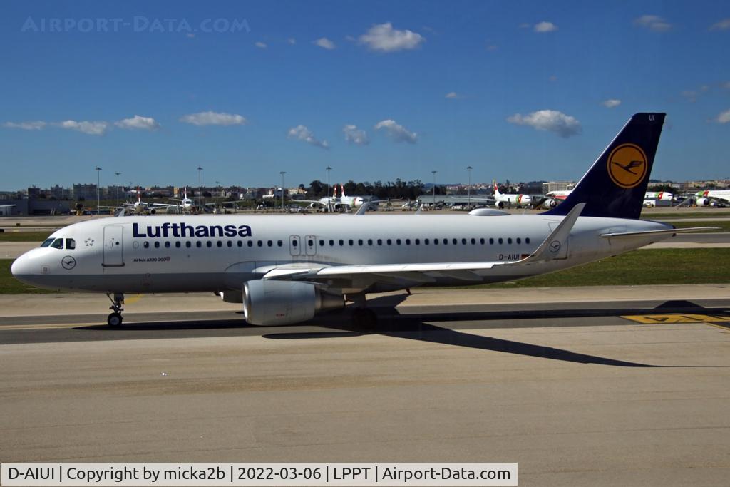 D-AIUI, 2014 Airbus A320-214 C/N 6265, Taxiing