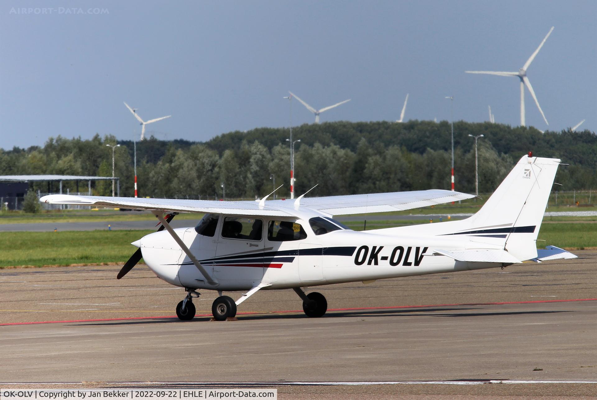 OK-OLV, Cessna 172S Skyhawk SP C/N 172S8971, Lelystad Airport