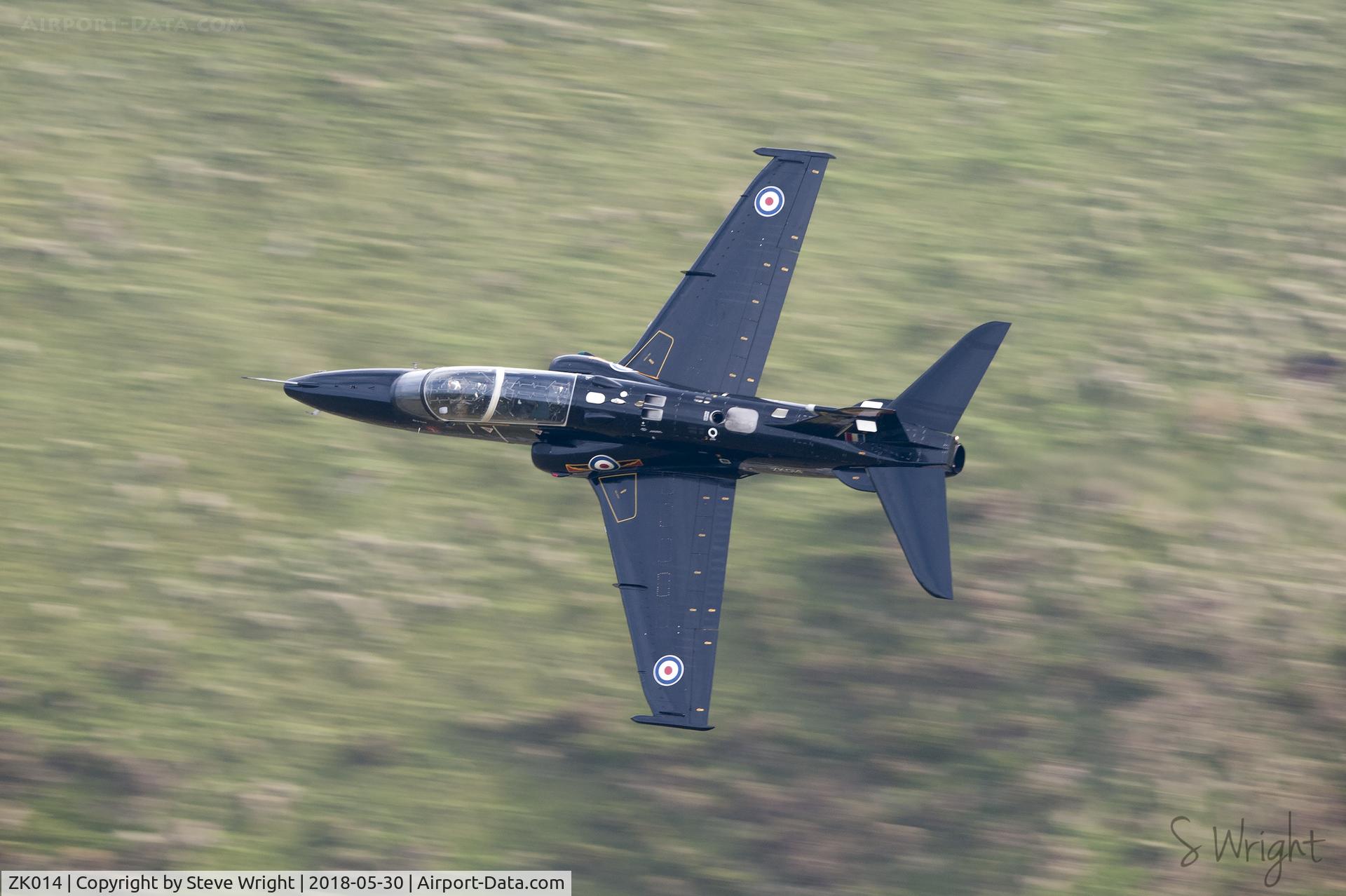 ZK014, 2008 British Aerospace Hawk T2 C/N RT005/1243, Bwlch Oerdrws, Mach Loop. Wales UK